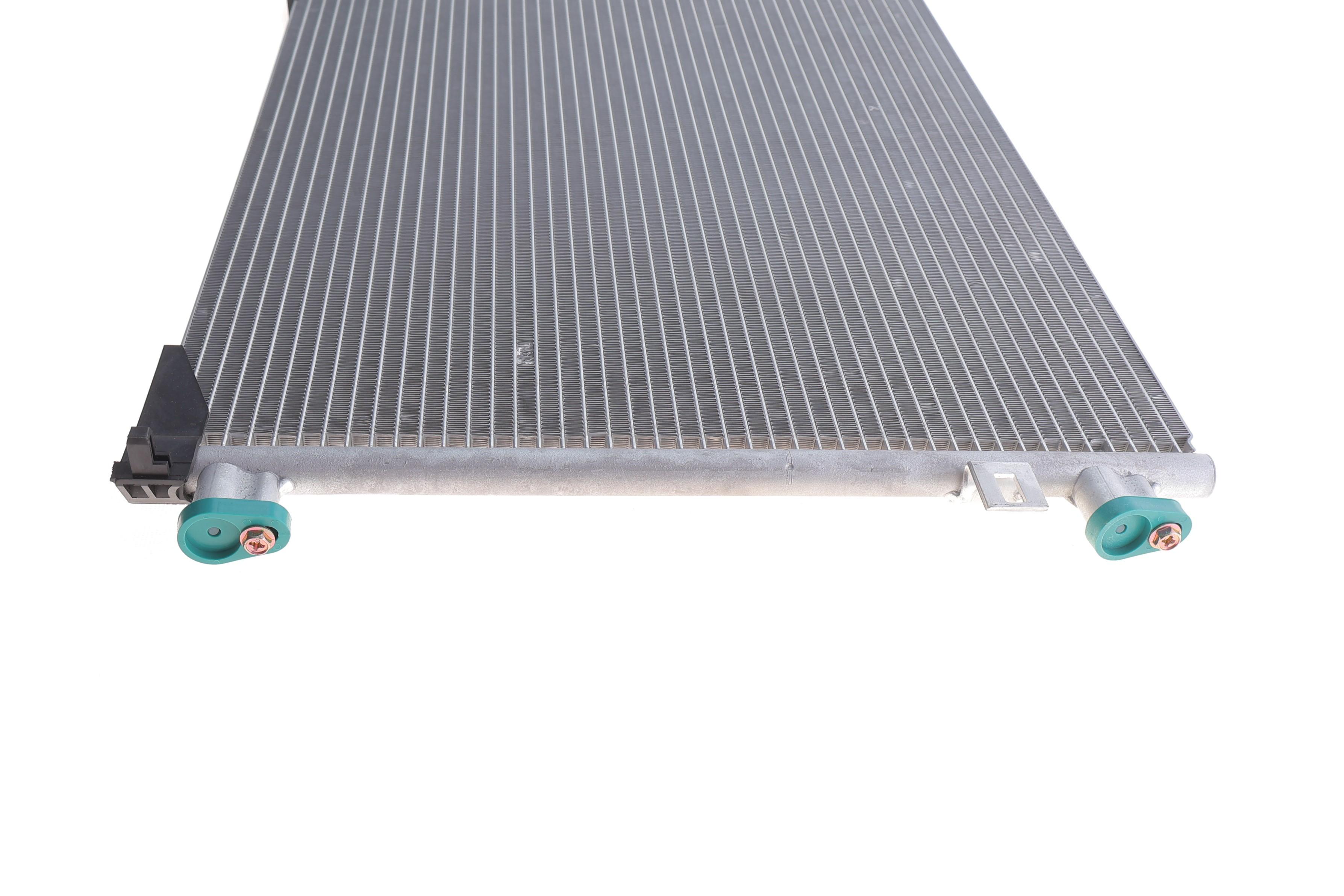 Радіатор кондиціонера Renault Trafic 1.9 dCI/2.0 01-(незначне пошкодження)