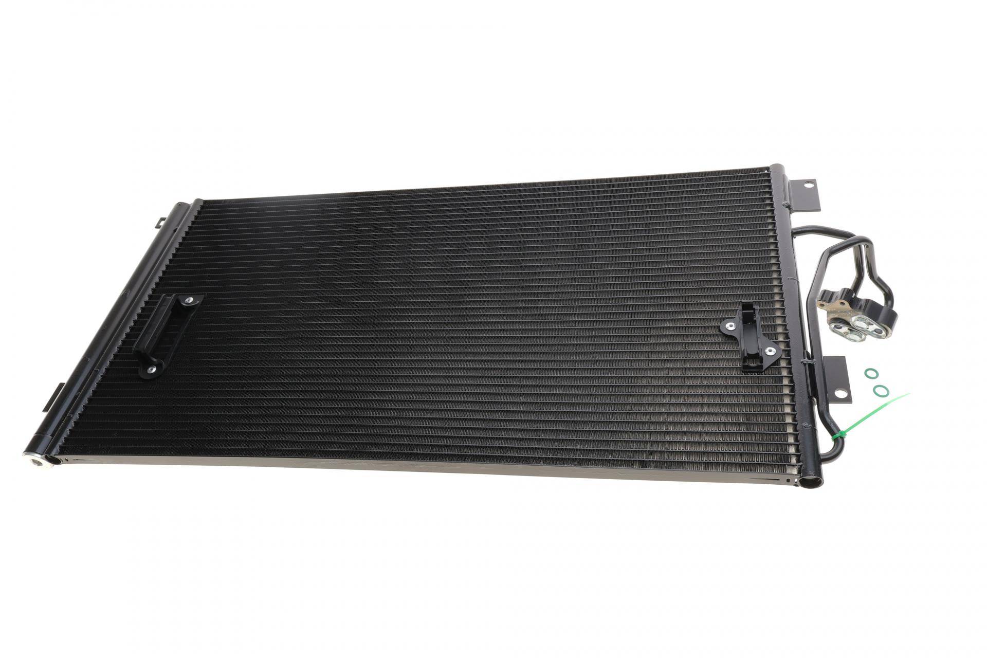 Радіатор кондиціонера Audi Q7/Porsche Cayenne/VW Touareg 2.5D/6.0 02-15