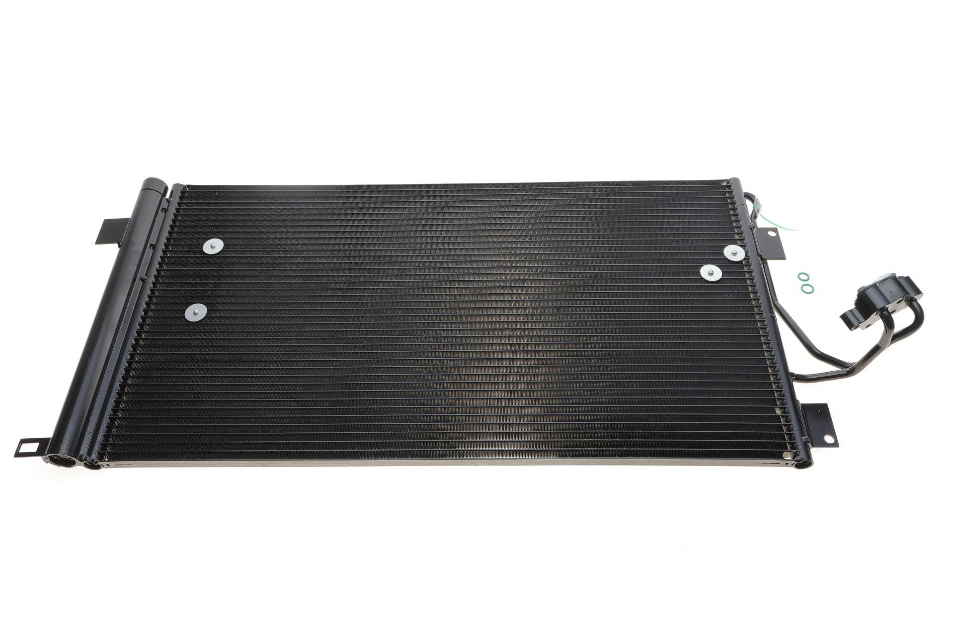 Радіатор кондиціонера Audi Q7/Porsche Cayenne/VW Touareg 2.5D/6.0 02-15