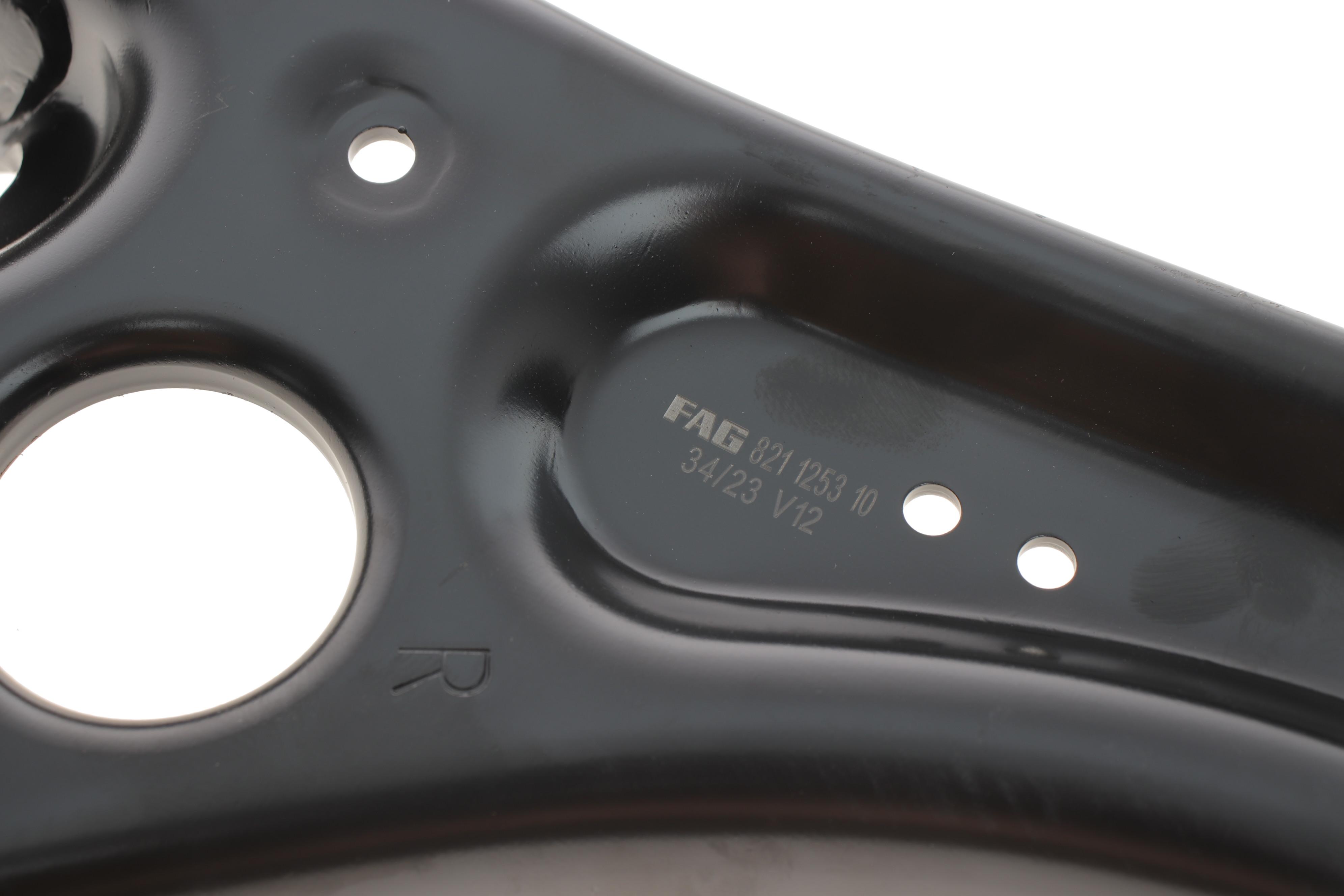 Важіль підвіски (передній/снизу) Audi A1/VW Polo 18- (R)