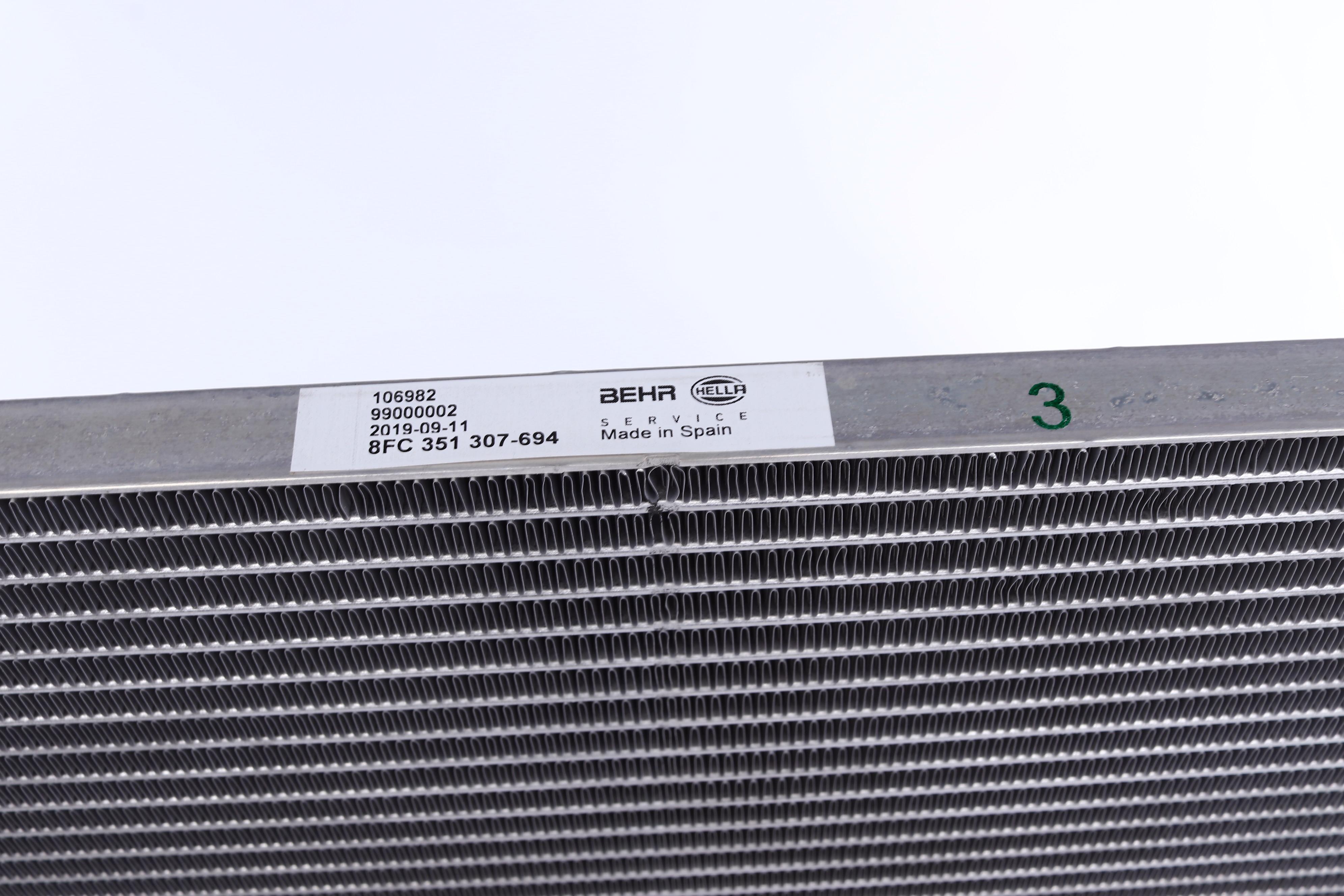 Радіатор кондиціонера Citroen C4 Picasso 07-13/Peugeot 3008 09-16/5008 09-17 (361x528x16)