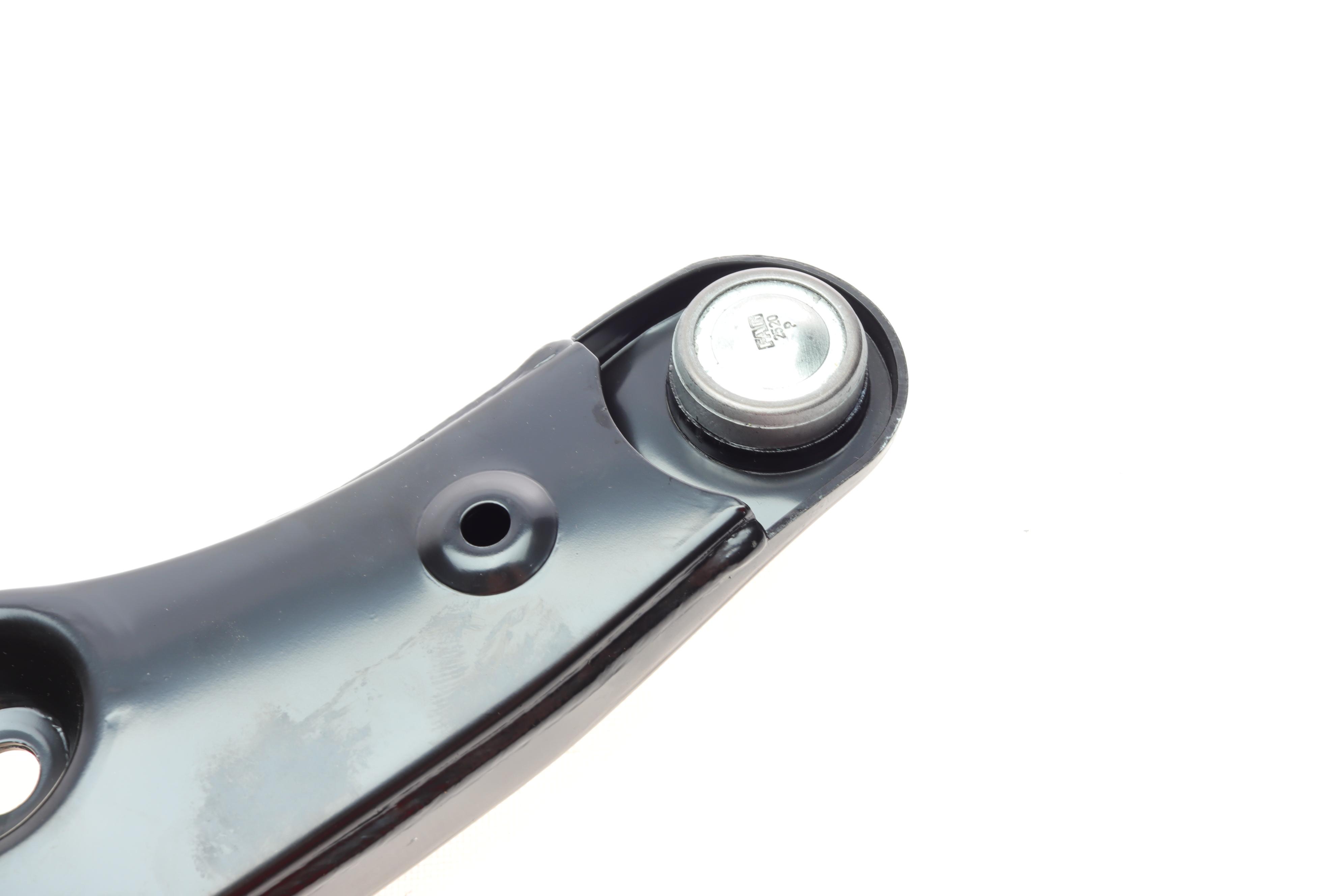 Важіль підвіски (передній/знизу) (R) Mitsubishi Lancer VII 03-13 (з кульовою)