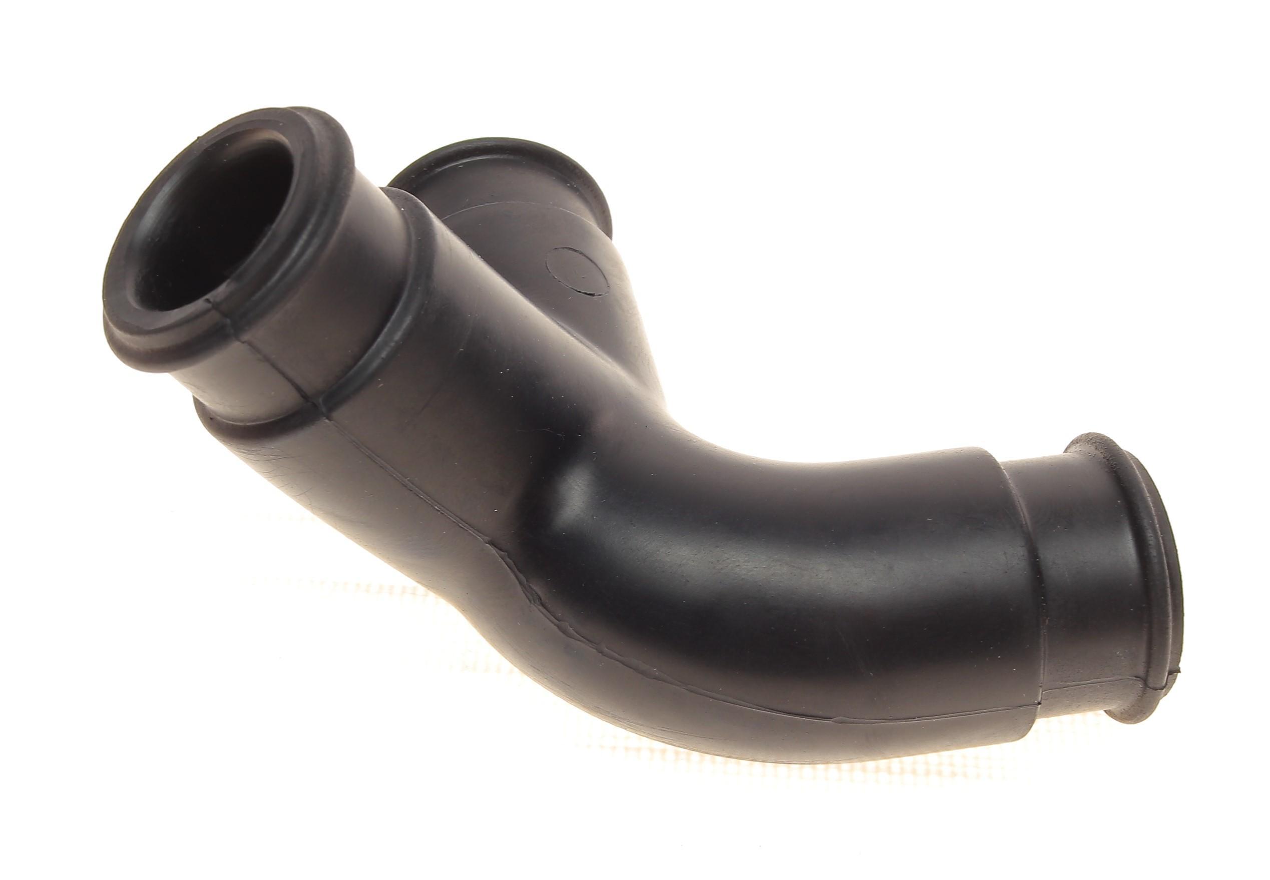 Патрубок вентиляции картера Audi A4/A6/Skoda SuperB I/VW Passat 1.8T 95-08 (3 отв.)