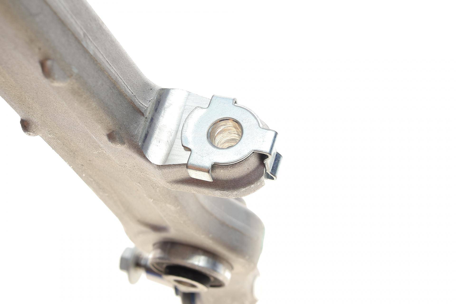 Важіль підвіски (передній/знизу) Audi A4/A6/VW Passat B5 94-09