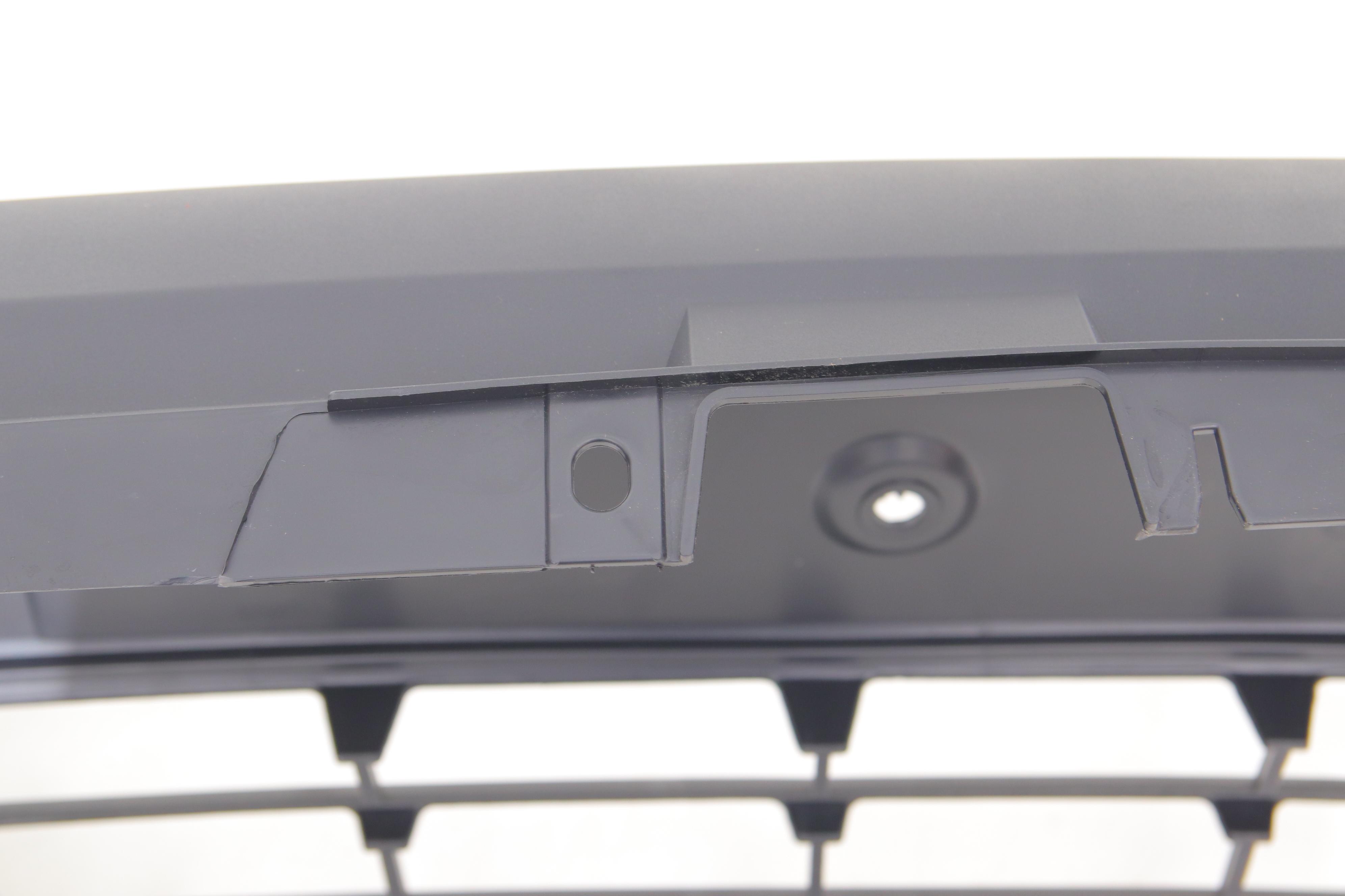 Бампер (передний) Opel Vivaro 01- (с отверстием для противотуманных фар)