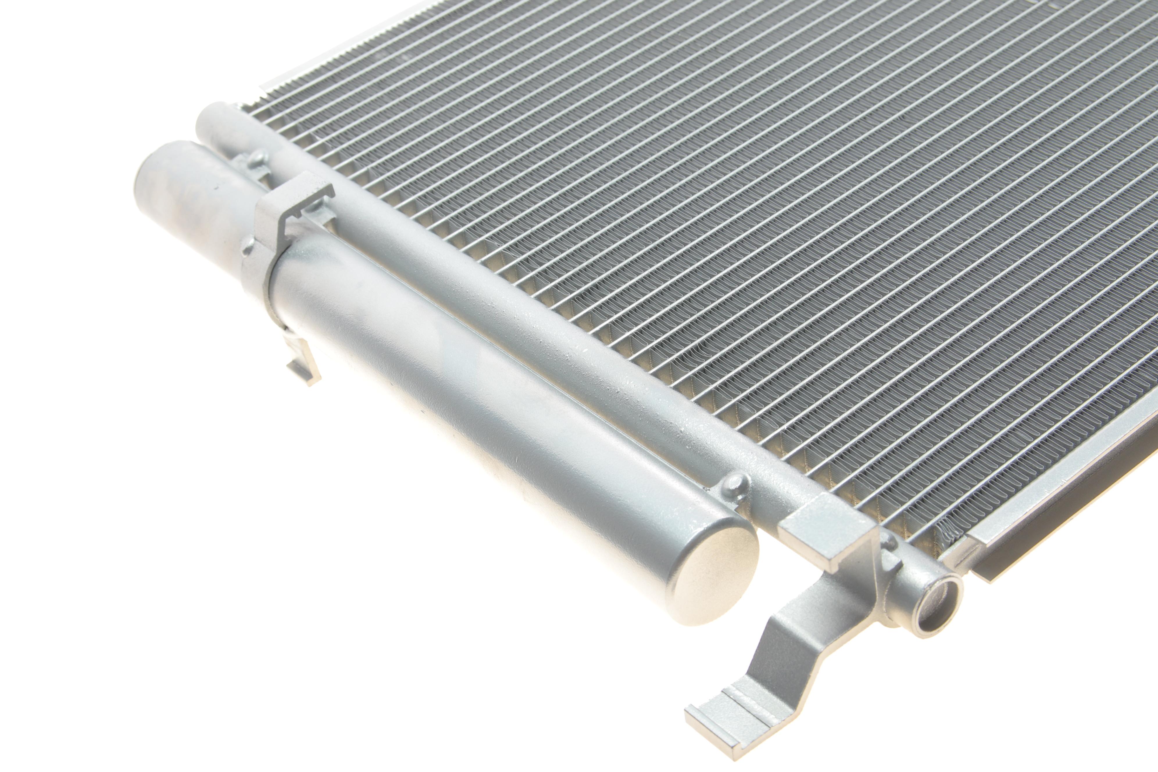 Радіатор кондиціонера (з осушувачем) Hyundai iX35/Kia Sportage 1.6/2.0 10-