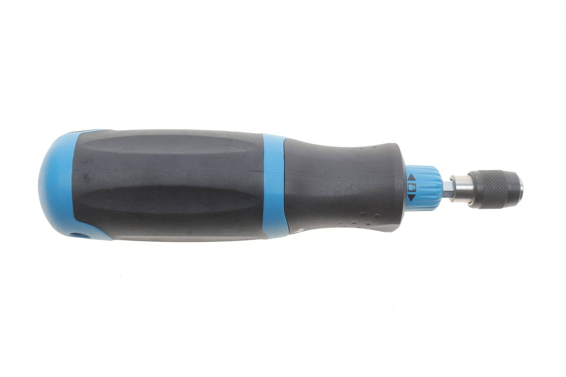 Викрутка із тріскачкою M6 та біти 12 од.