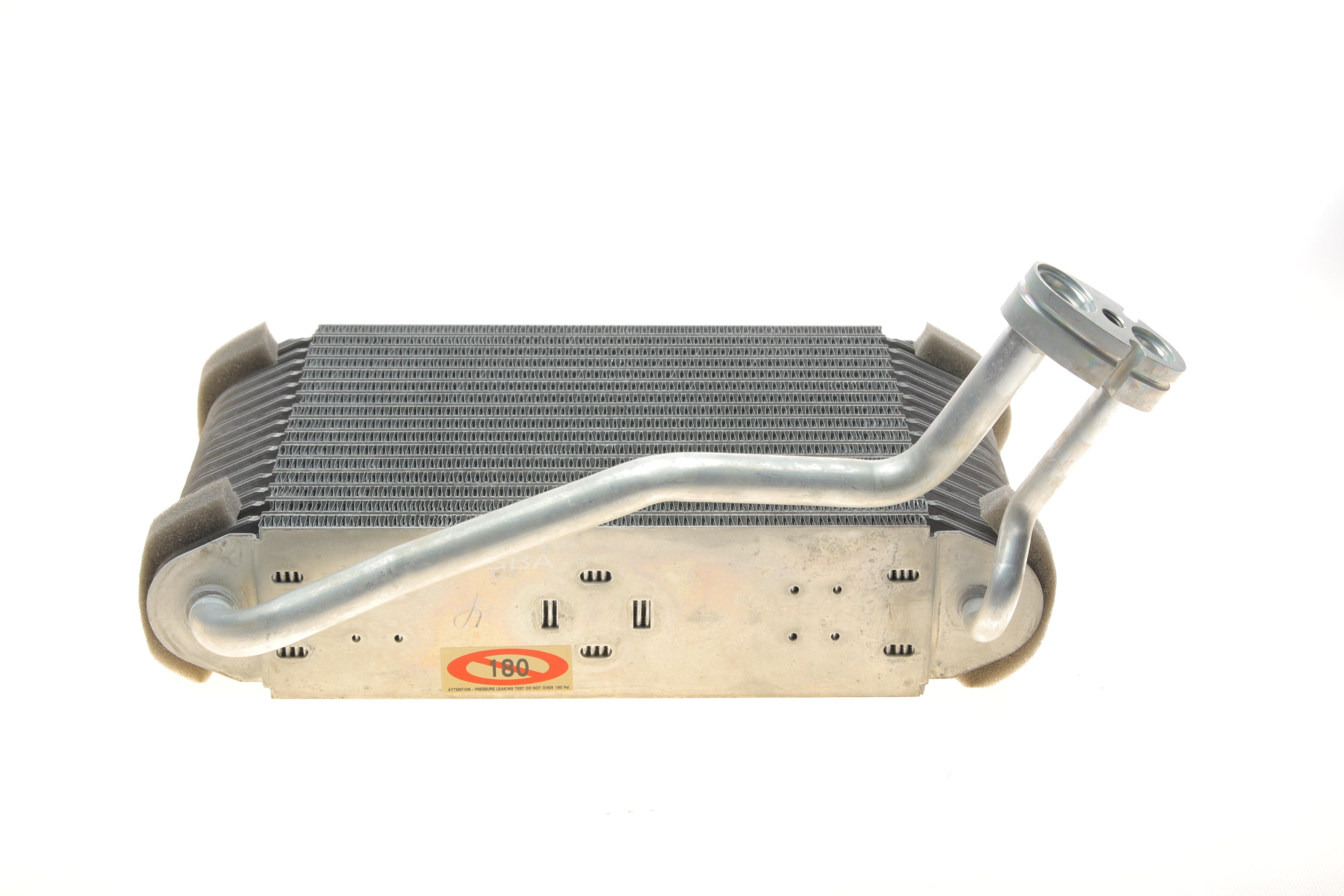 Радіатор кондиціонера Audi A4 1.6-2.8 94-01