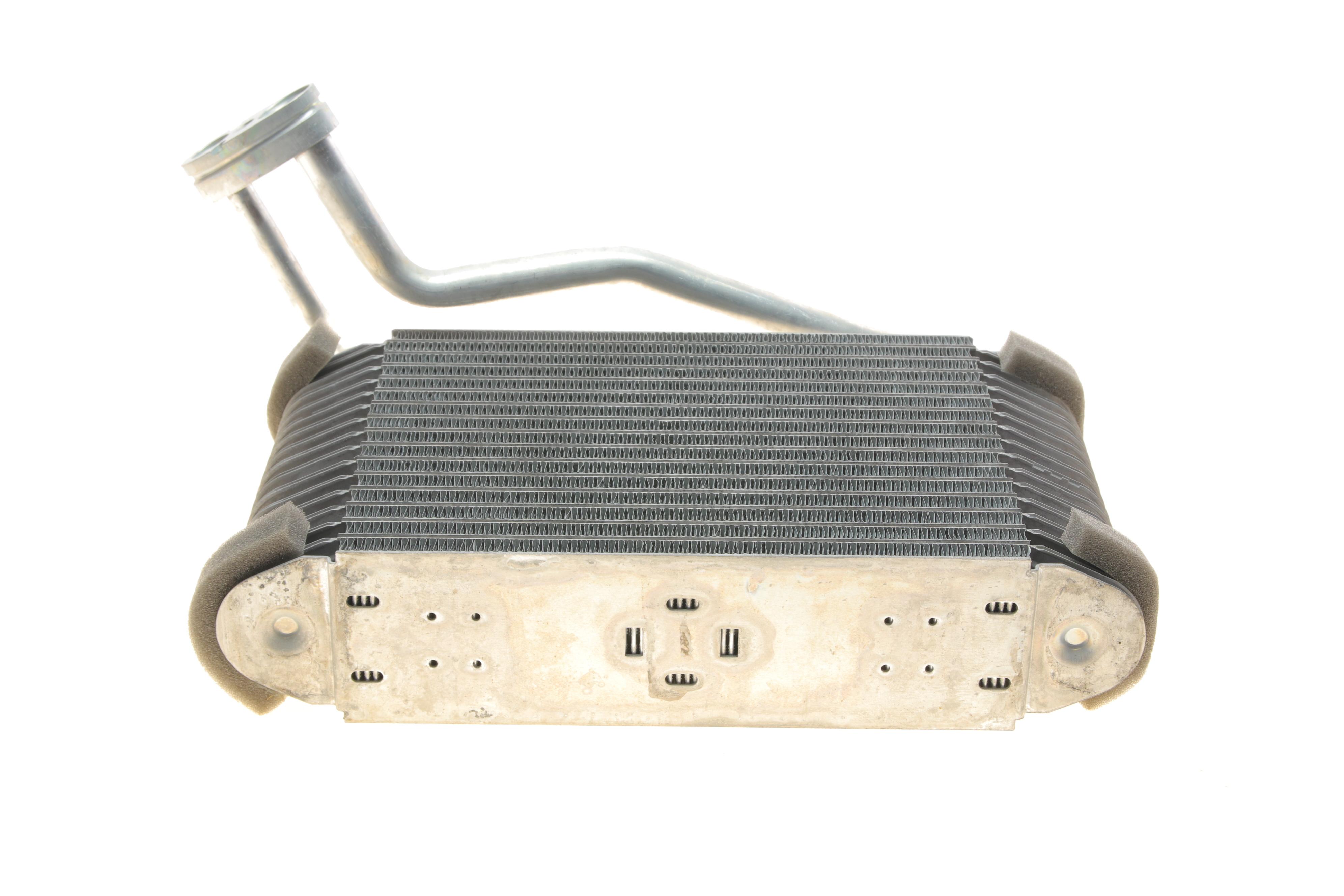 Радіатор кондиціонера Audi A4 1.6-2.8 94-01