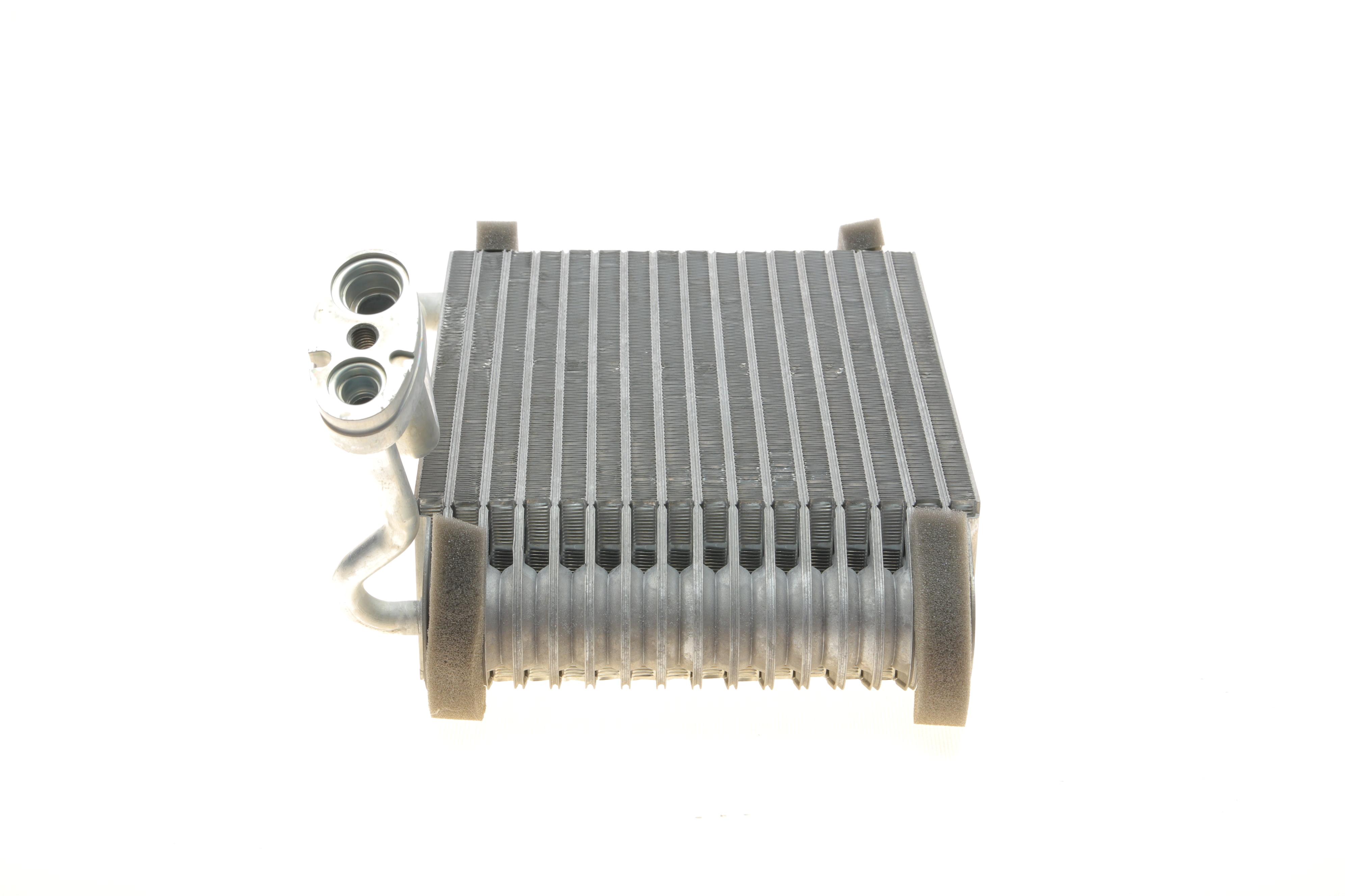 Радіатор кондиціонера Audi A4 1.6-2.8 94-01