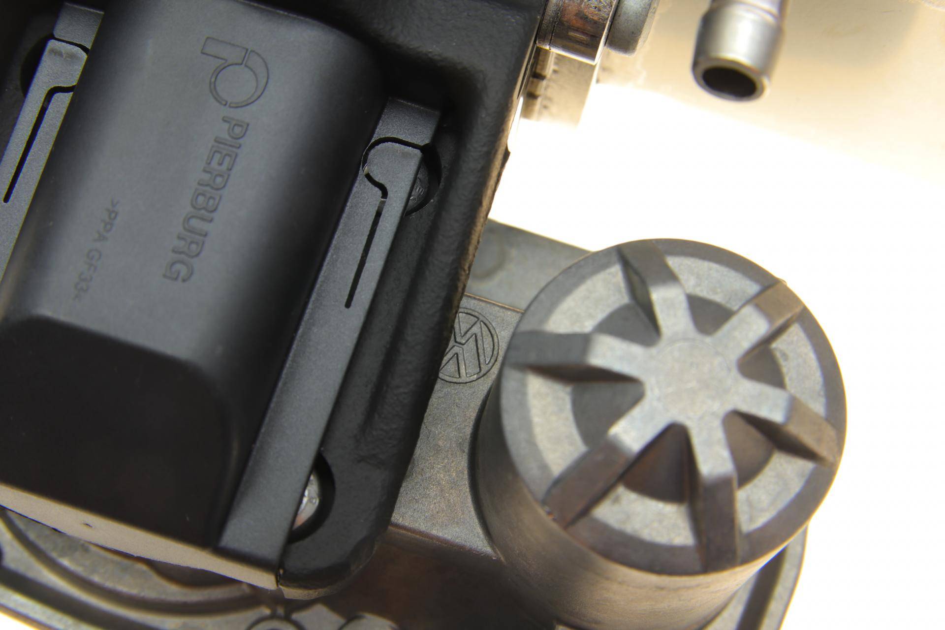 Радіатор рециркуляції ВГ з клапаном EGR VW Crafter 2.0TDI 16-