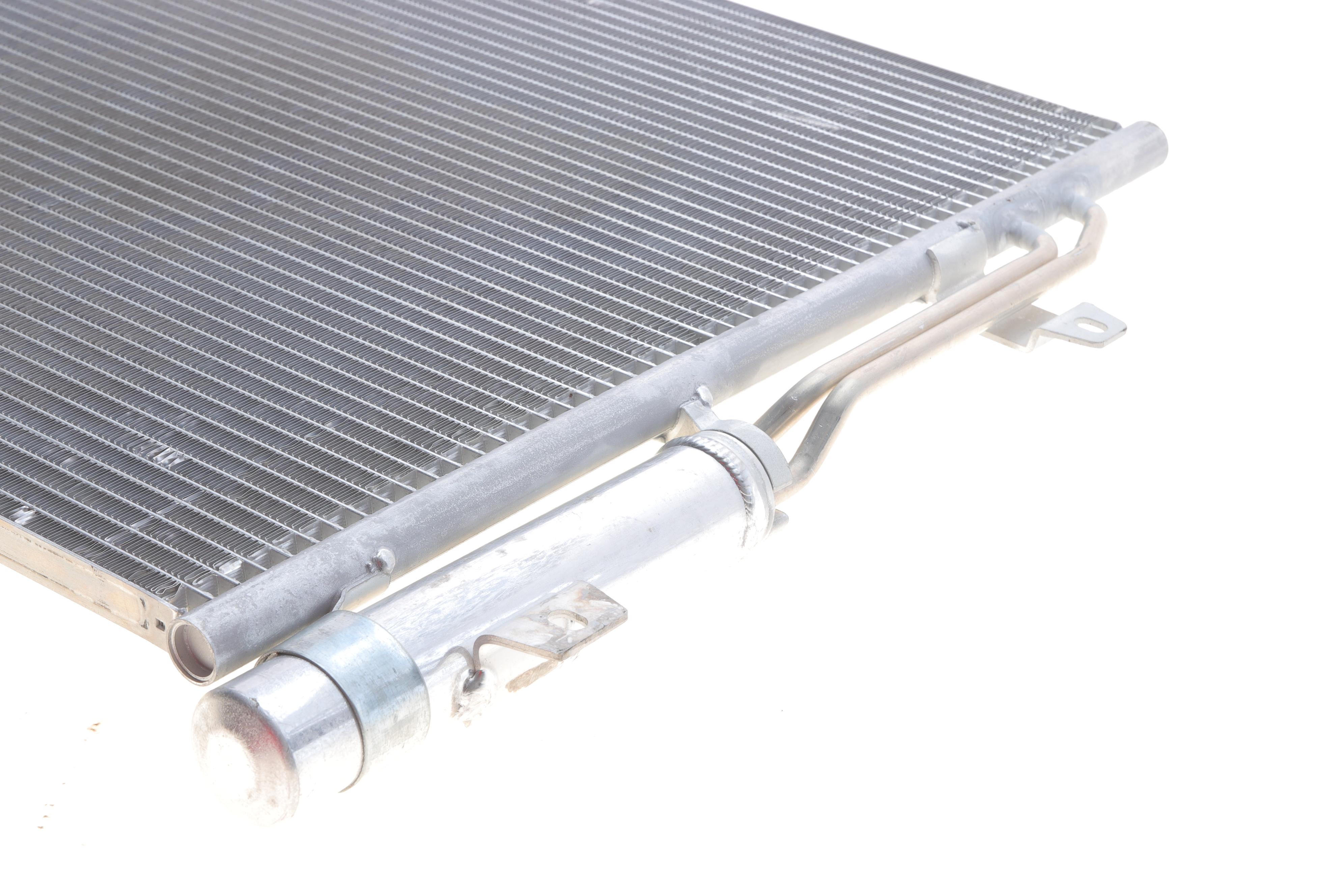 Радіатор кондиціонера (з осушувачем) VW Sharan 1.4TSI/2.0TDI/TSI 10-