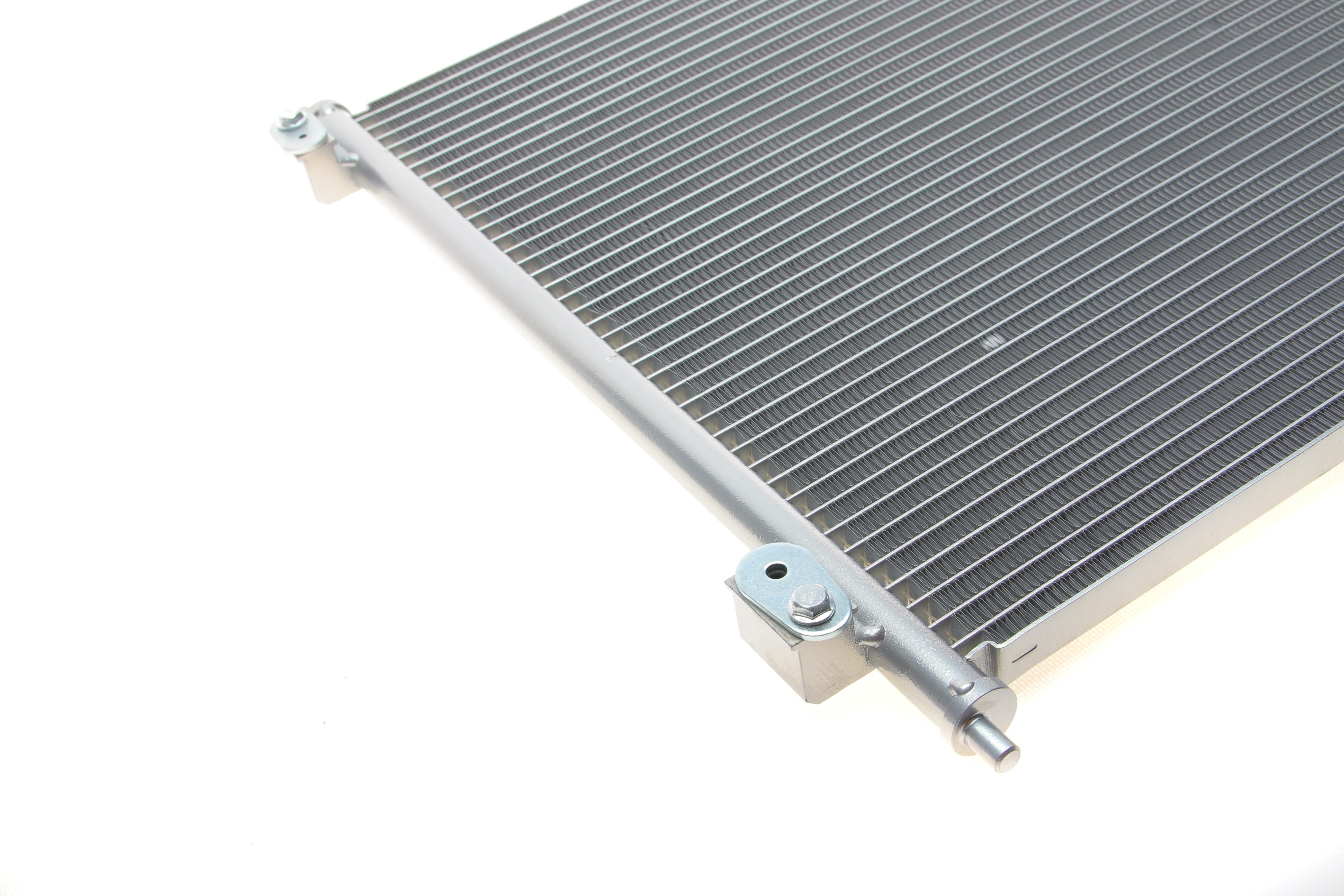 Радіатор кондиціонера (з осушувачем) Nissan X-Trail II 2.0/2.0D/2.5  07-13