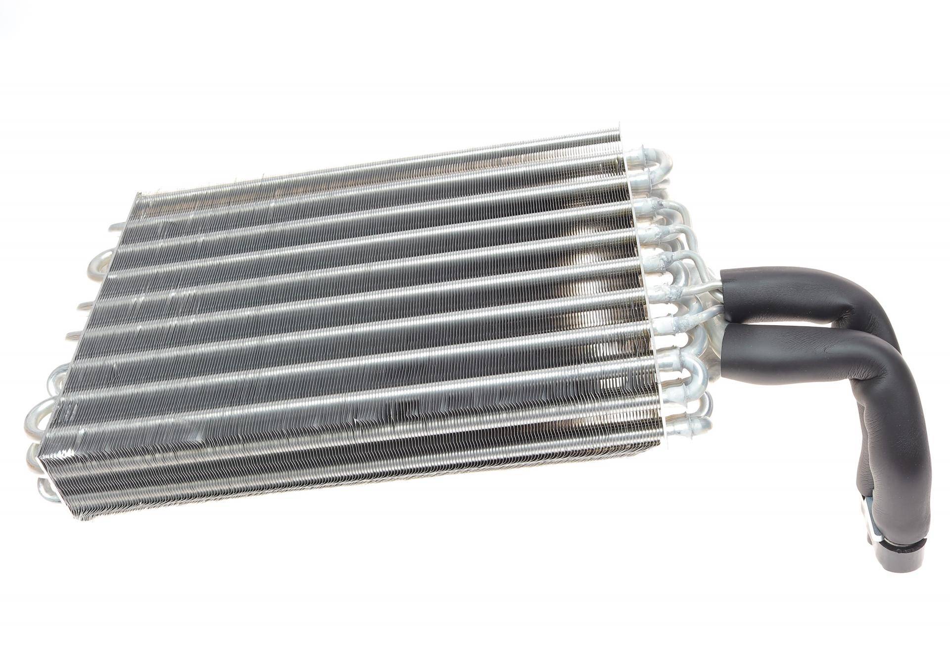 Радіатор кондиціонера MB E-class (W124) 84-