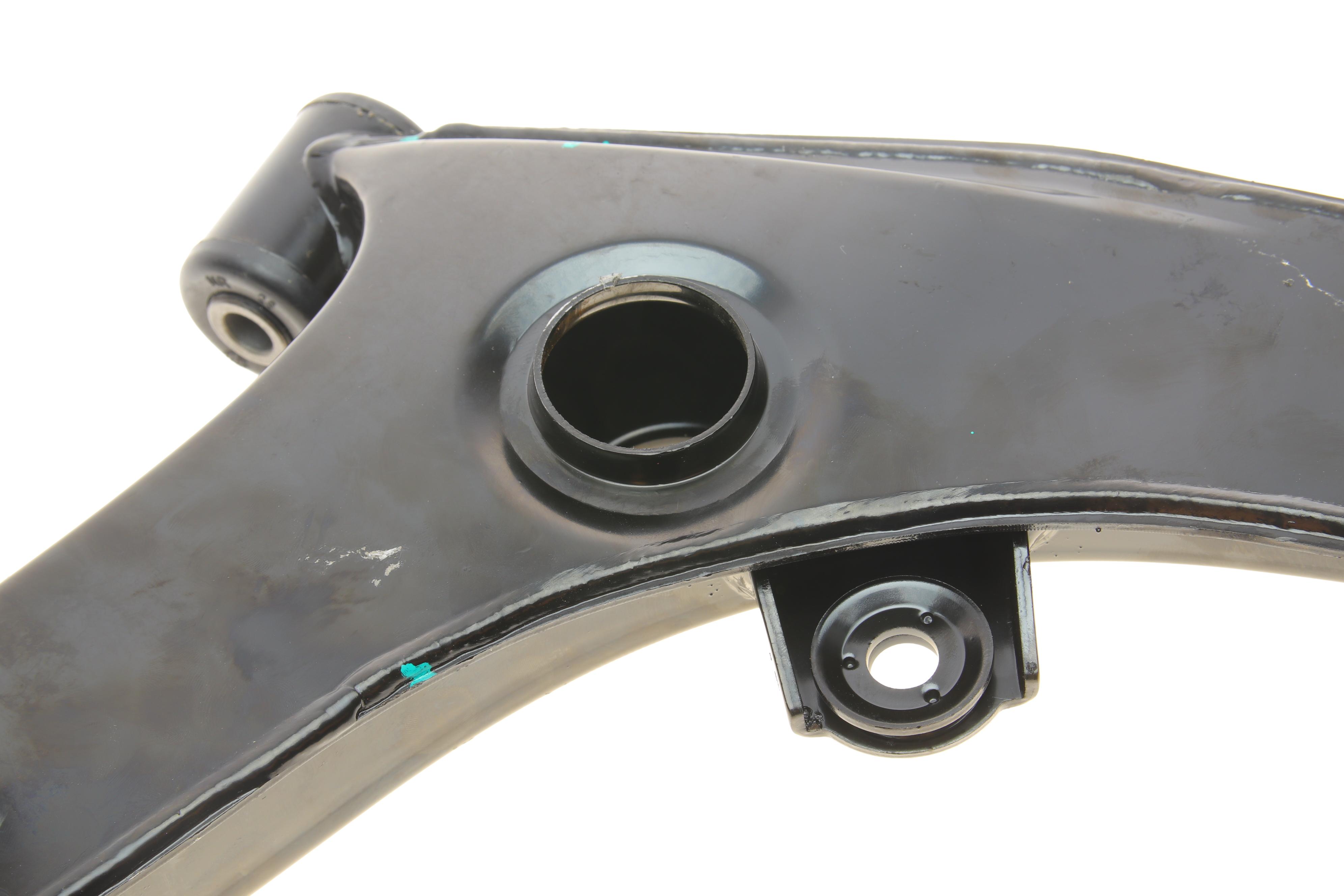 Важіль підвіски (передній/знизу) (L) Mitsubishi Colt/Lancer 91-03