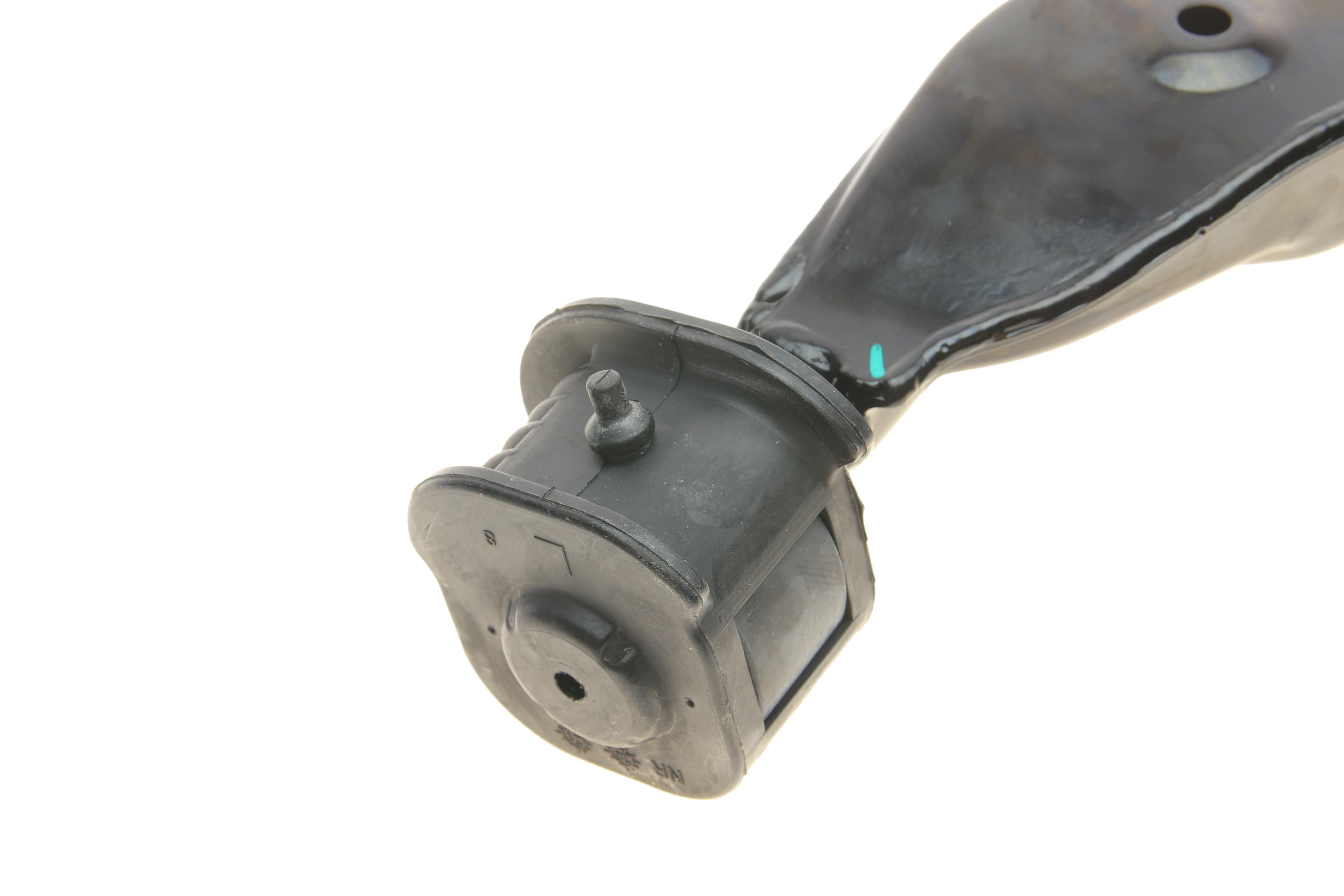 Важіль підвіски (передній/знизу) (L) Mitsubishi Colt/Lancer 91-03