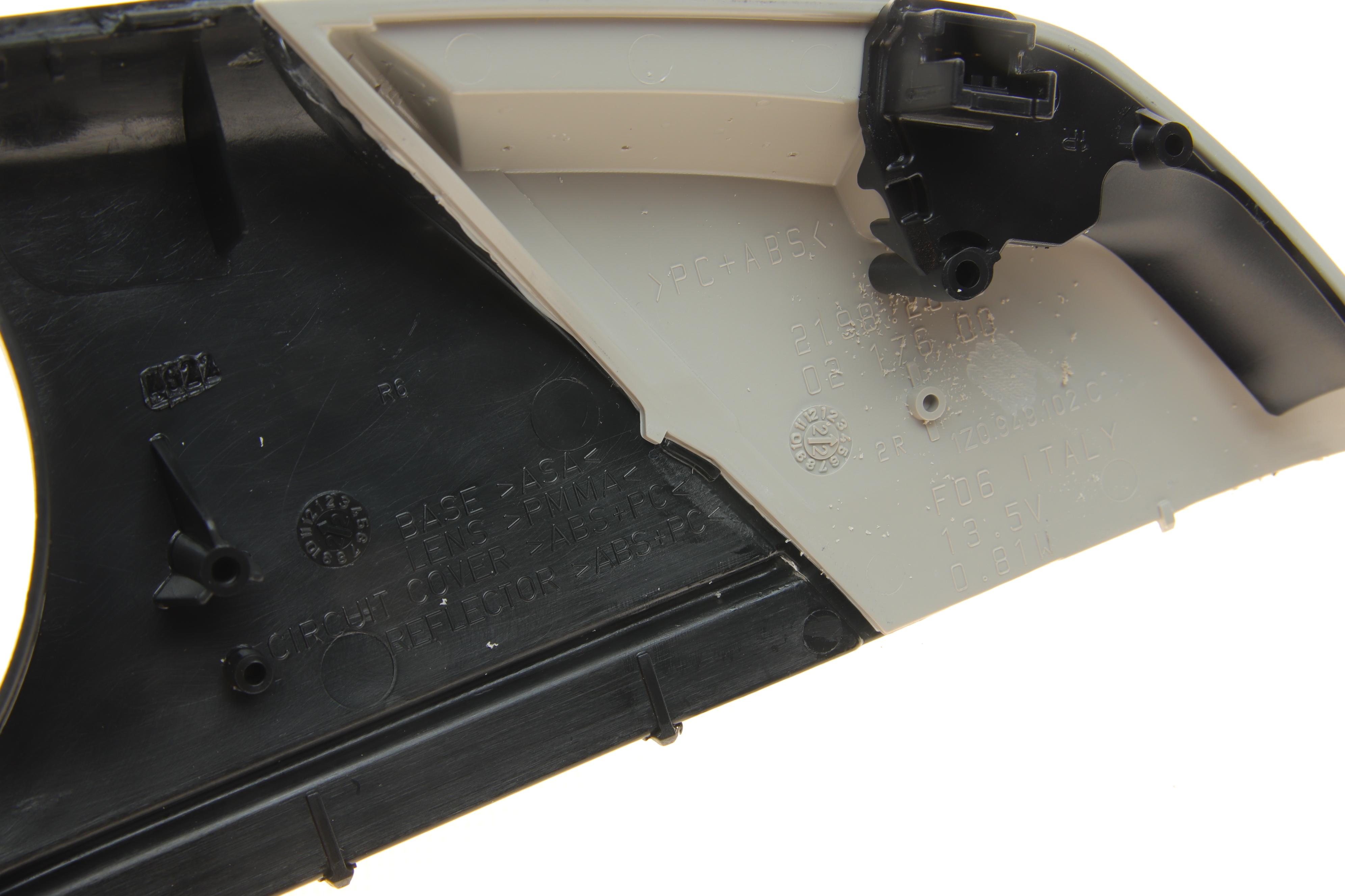 Повторювач повороту на дзеркало Skoda Octavia 04-13 (R)