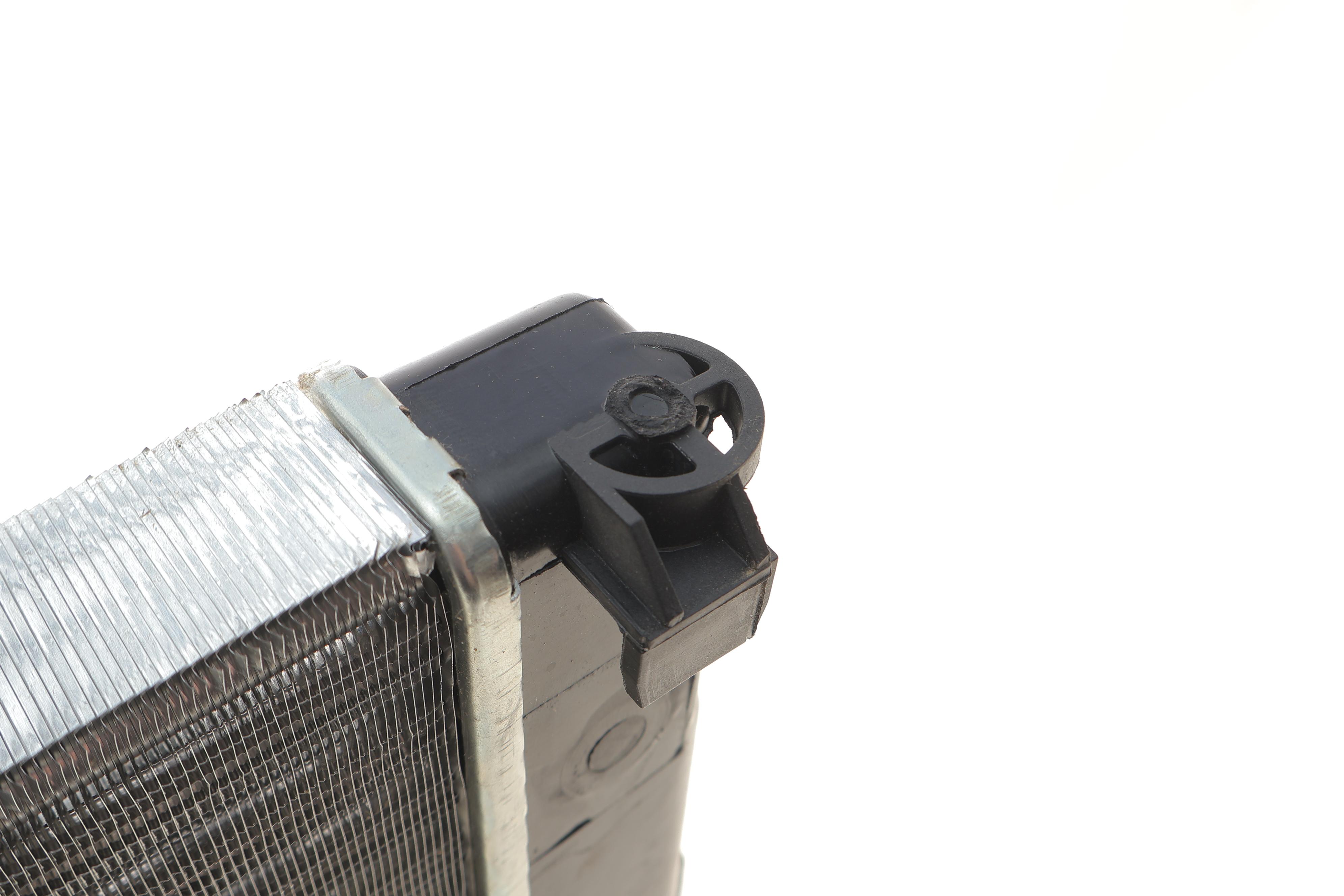 Радіатор охолодження Opel Astra F 1.4-2.0 91-99(пошкоджена направляюча)