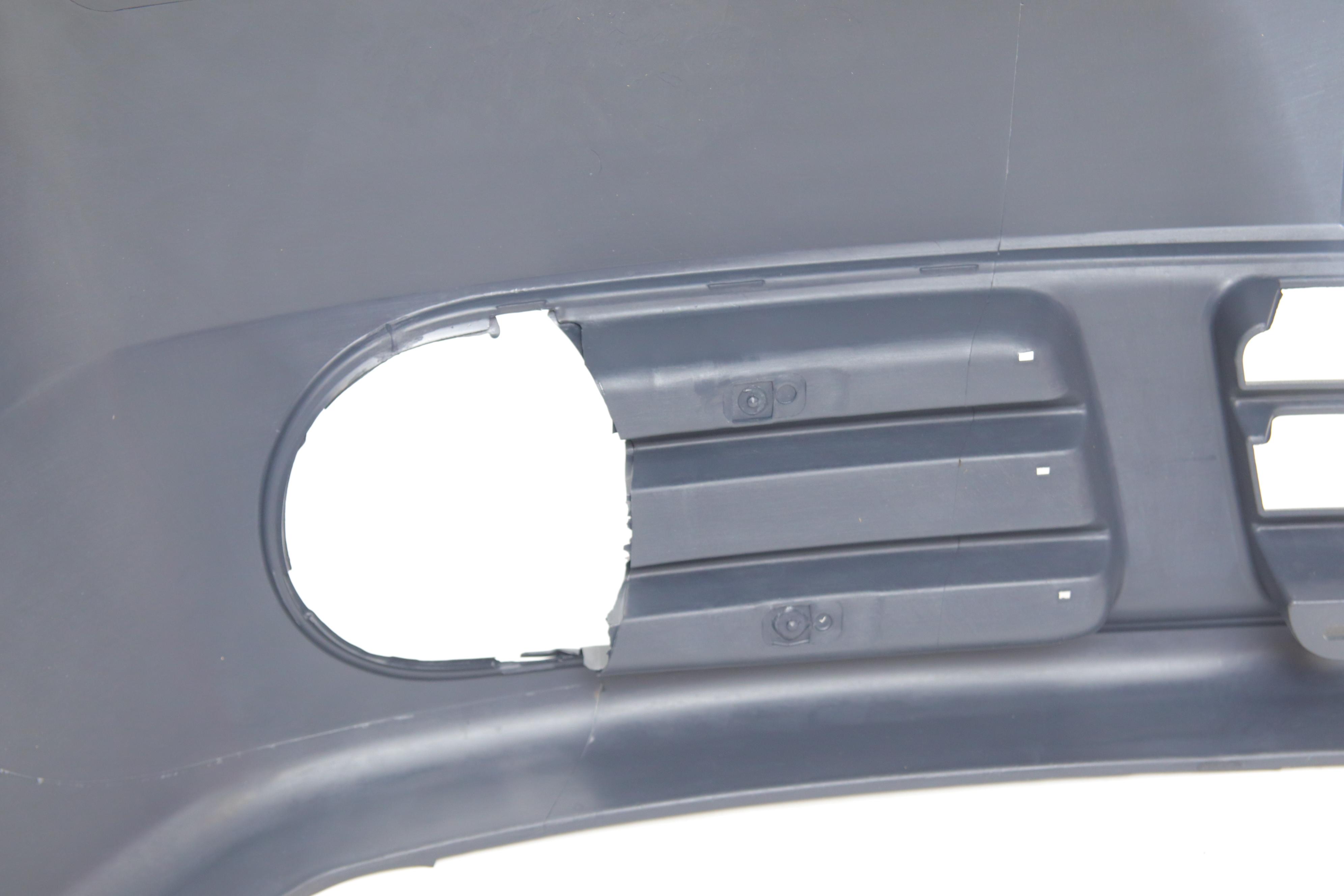 Бампер (передний) Renault Trafic 01- (с отверстиями для противотуманных фар)