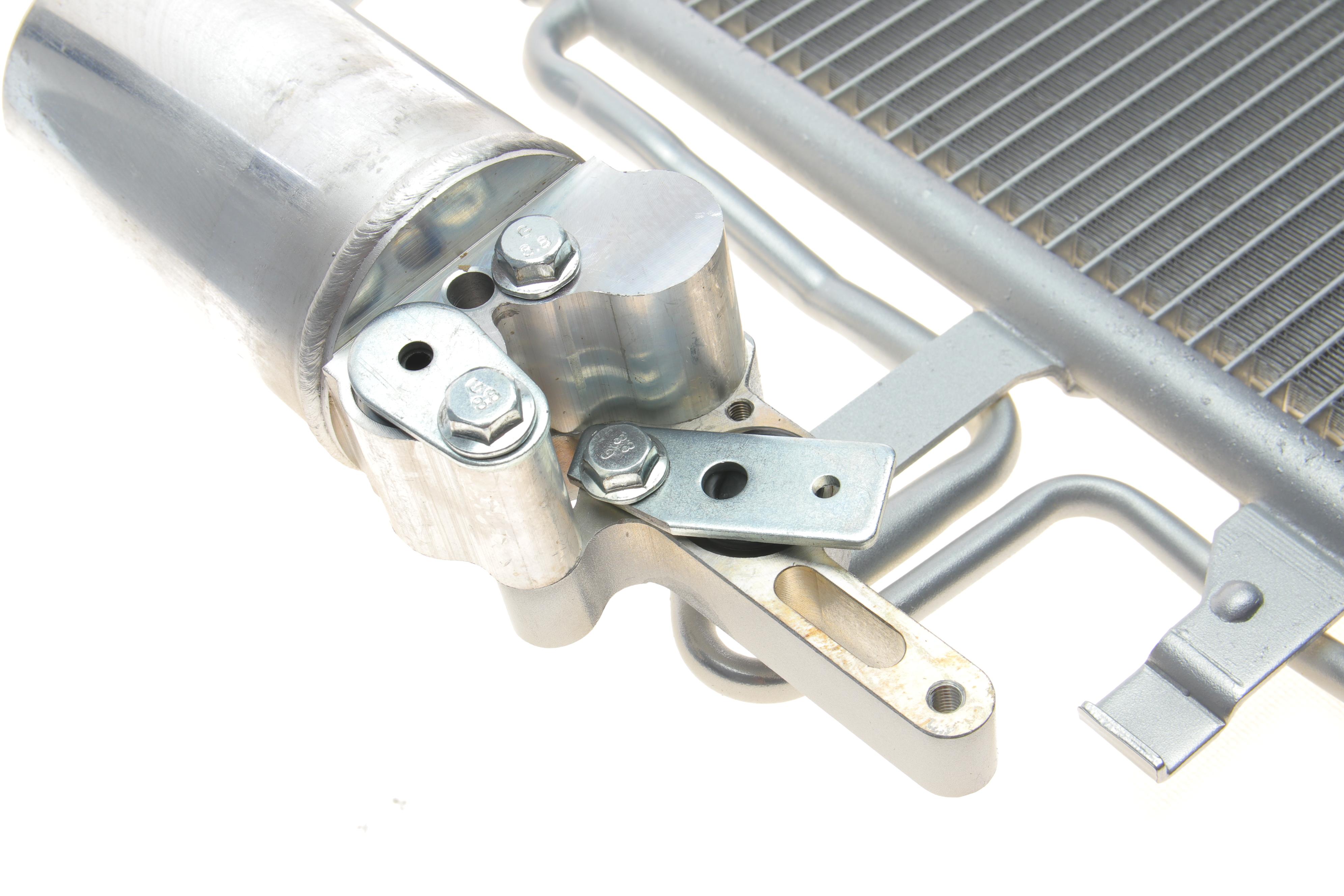 Радіатор кондиціонера (з осушувачем) Volvo S60 II/V60/V70 III/XC60 I/XC70 II 1.5-3.2 08-