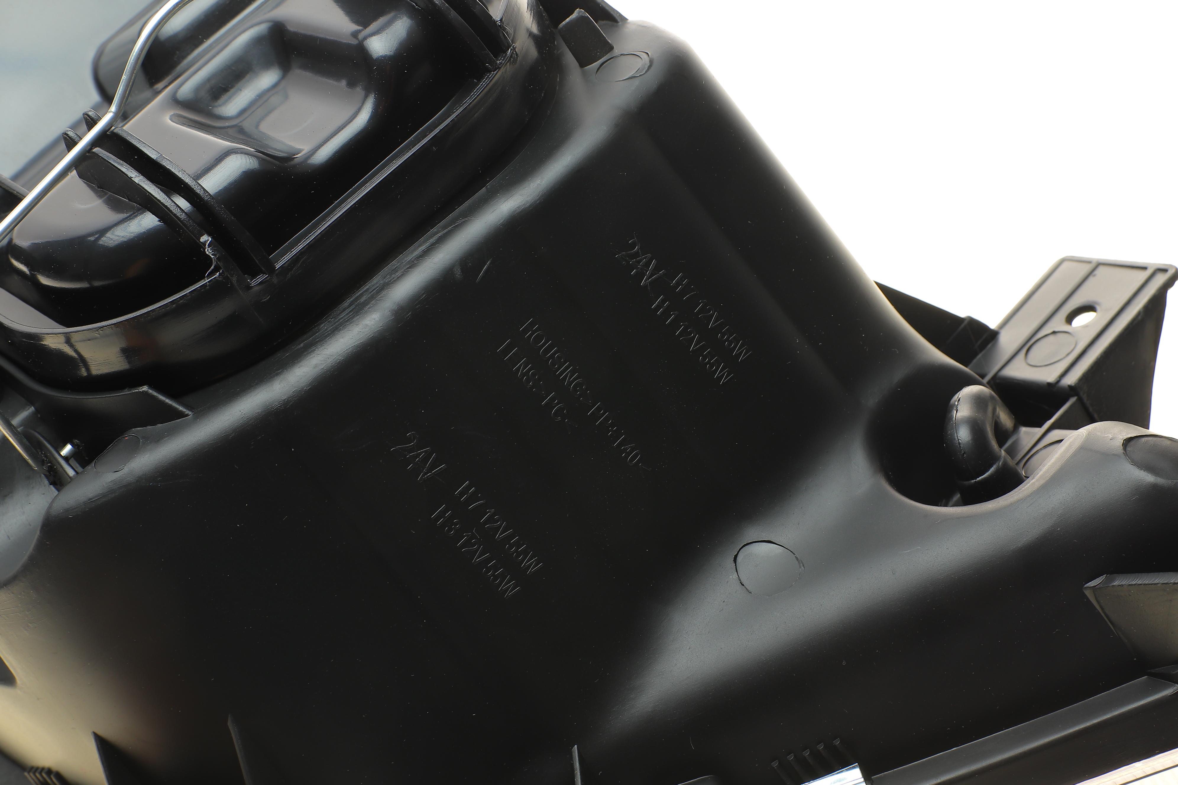 Фара (R) MB Sprinter CDI 03- (с галогенкой) (8292)