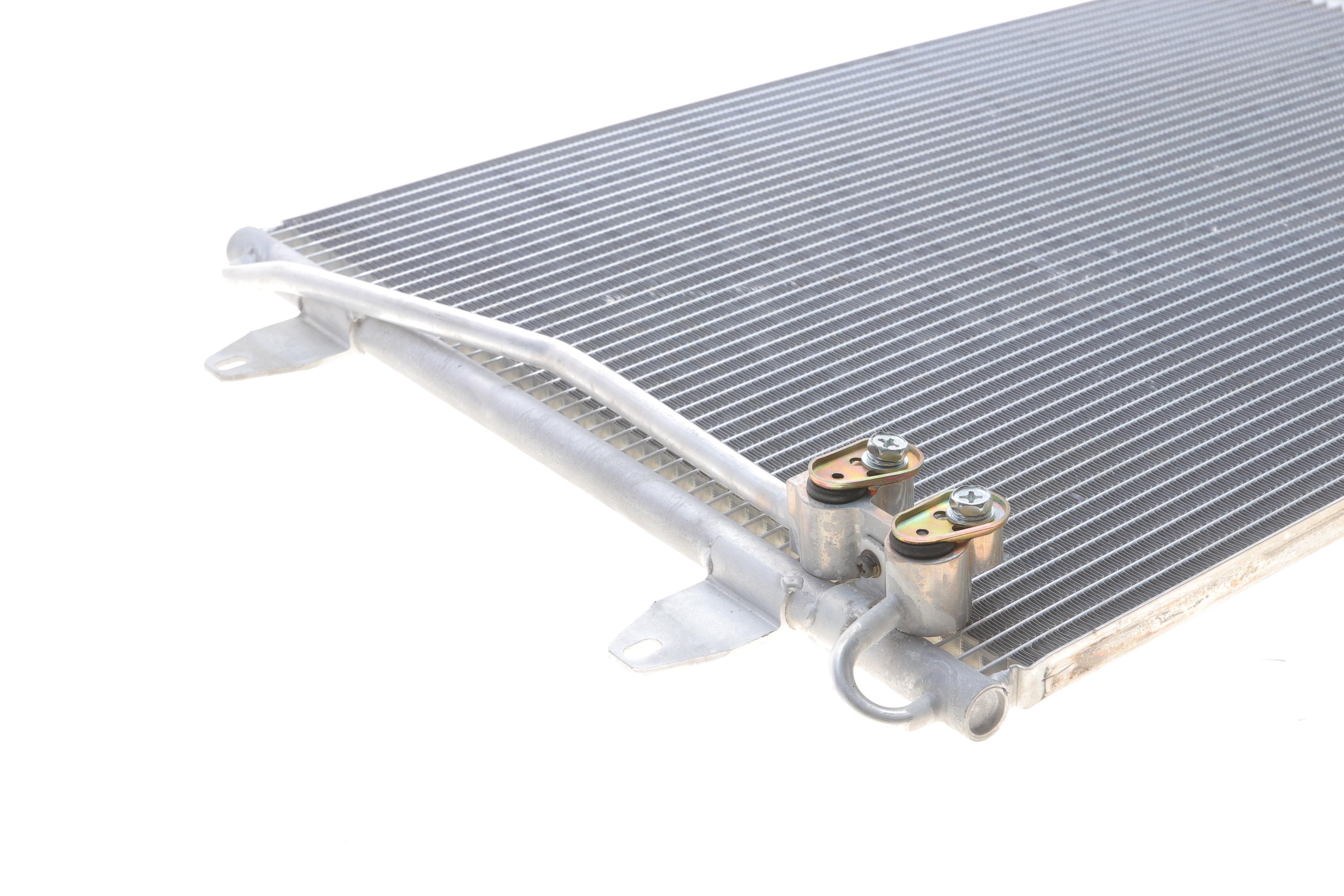 Радіатор кондиціонера (з осушувачем) VW Passat 1.4-3.6 05-16