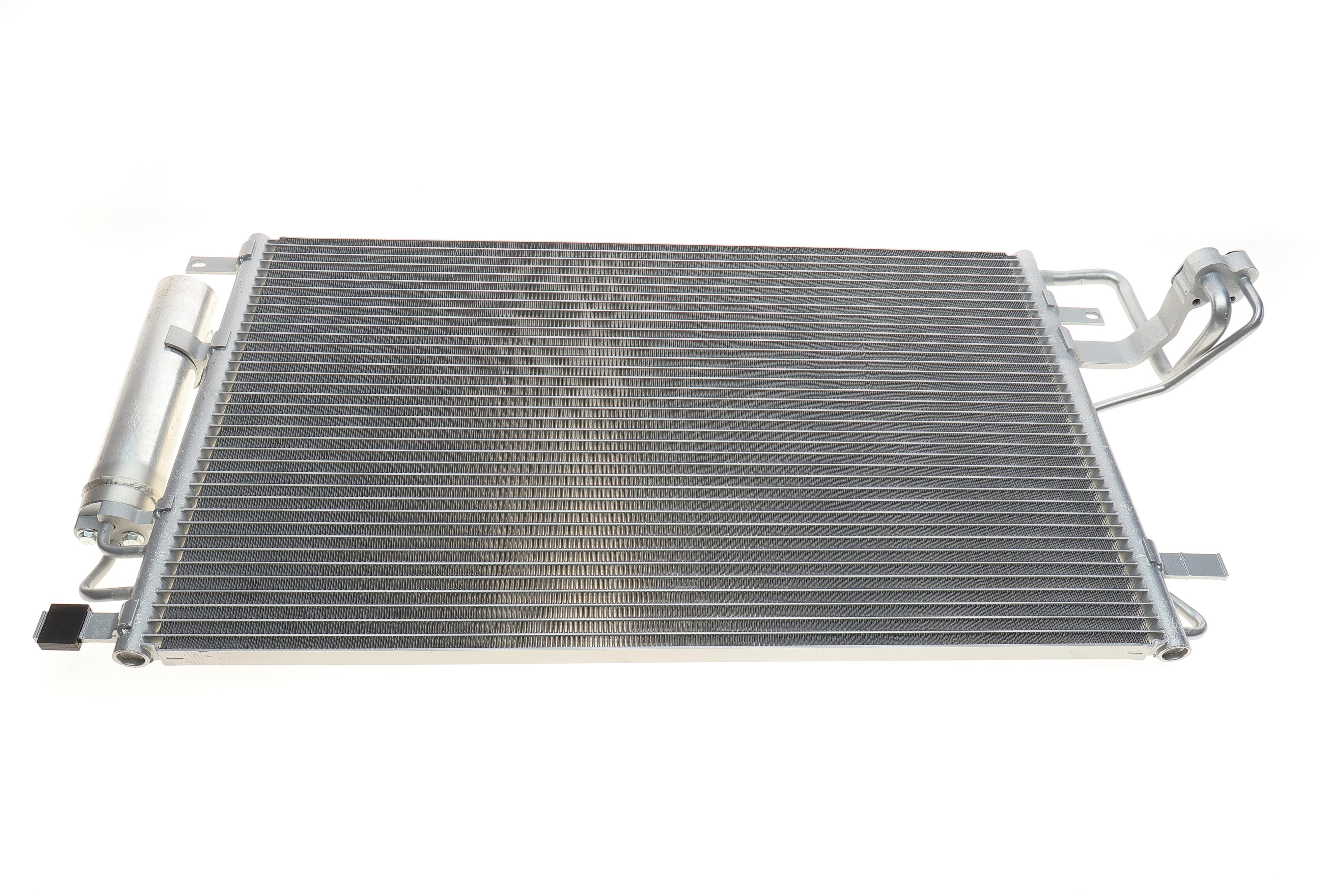 Радіатор кондиціонера (з осушувачем) Hyundai Tucson/Kia Sportage 2.0D 04-