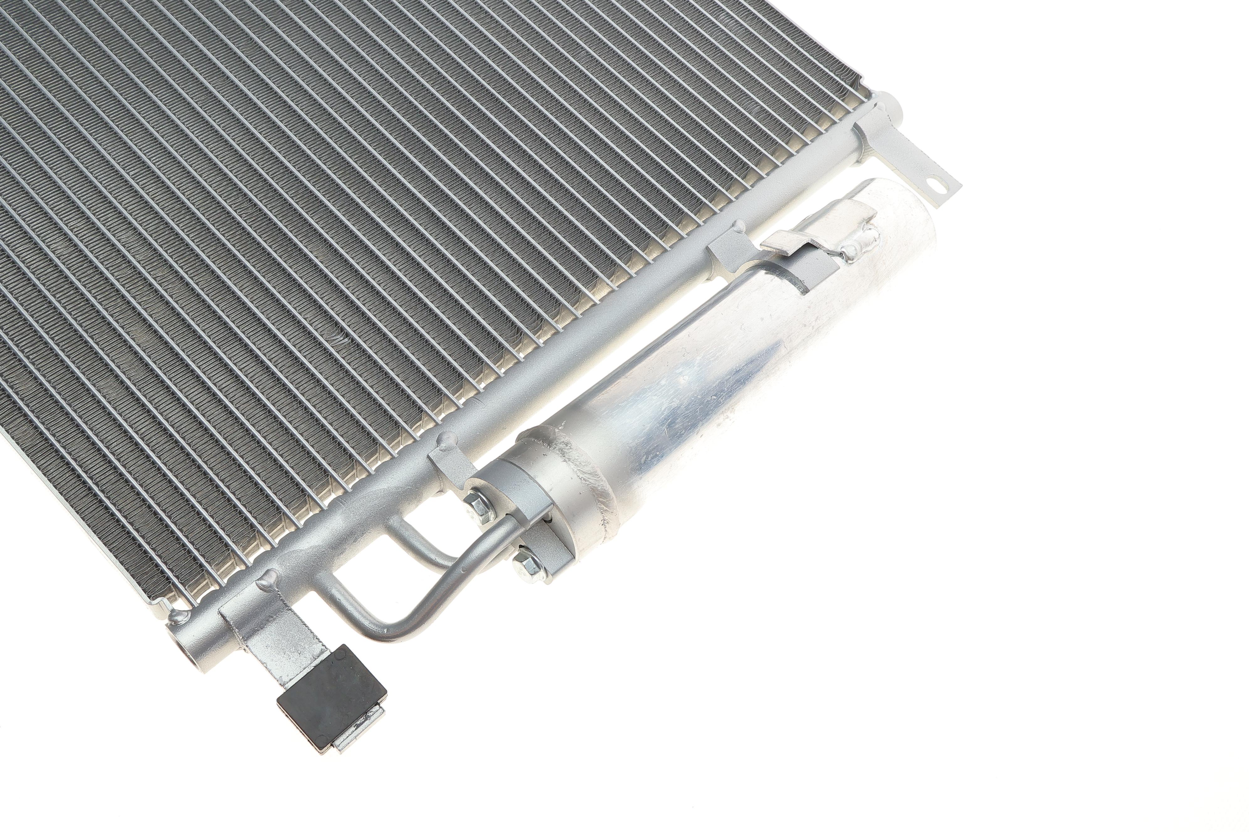 Радіатор кондиціонера (з осушувачем) Hyundai Tucson/Kia Sportage 2.0D 04-