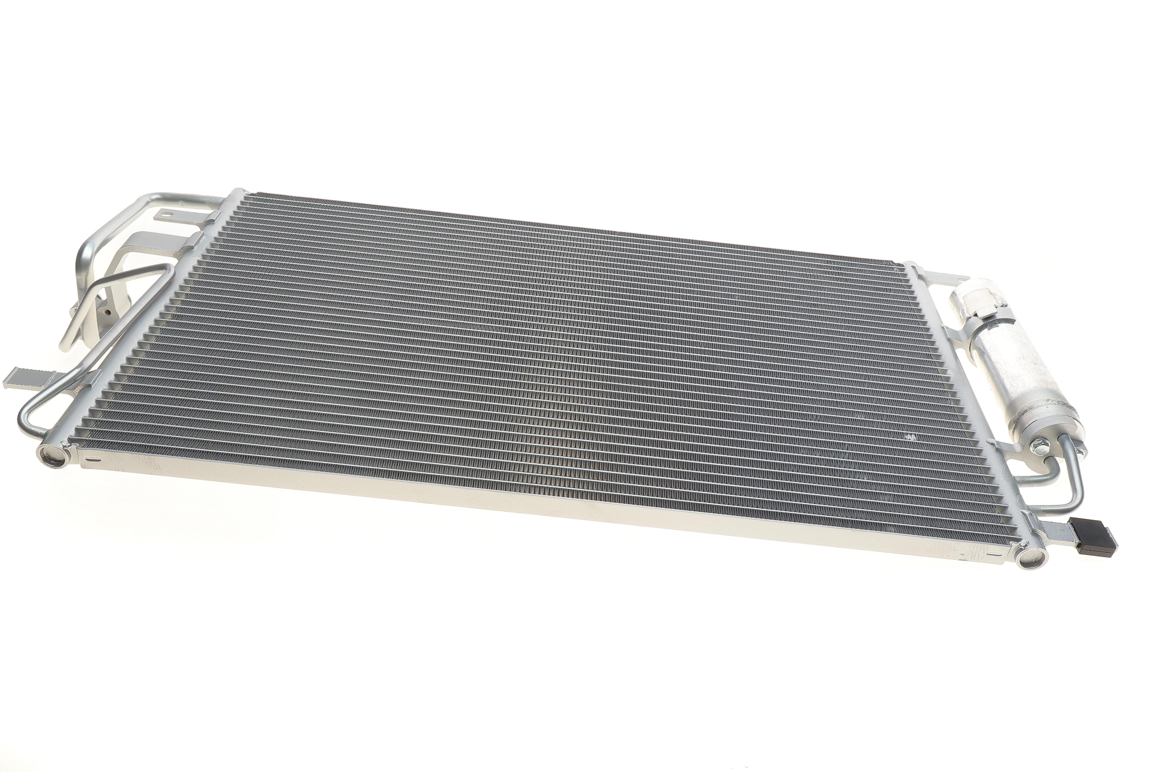 Радіатор кондиціонера (з осушувачем) Hyundai Tucson/Kia Sportage 2.0D 04-