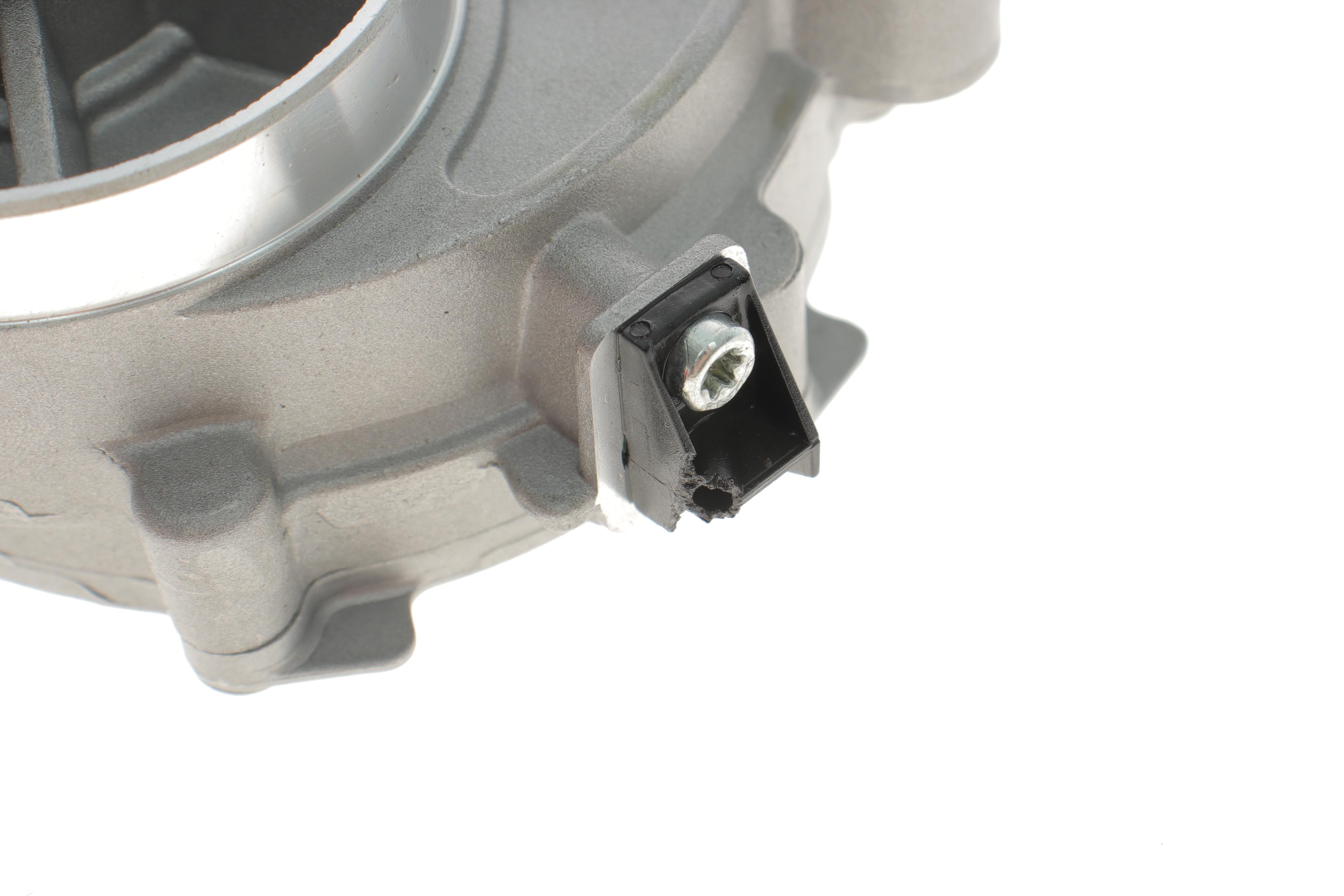 Насос вакуумний BMW 1 (F20/F21)/3 (F30/F80)/5 (F10) 11- N20/N26(пошкоджений штуцер)