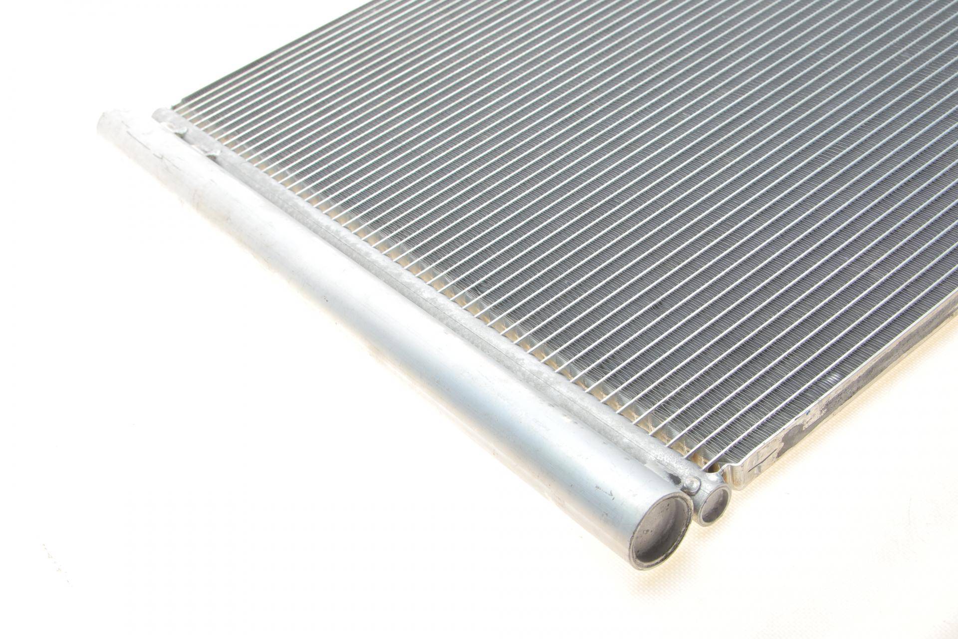 Радіатор кондиціонера BMW 7 (F01-F04) 09-15 N63/N74