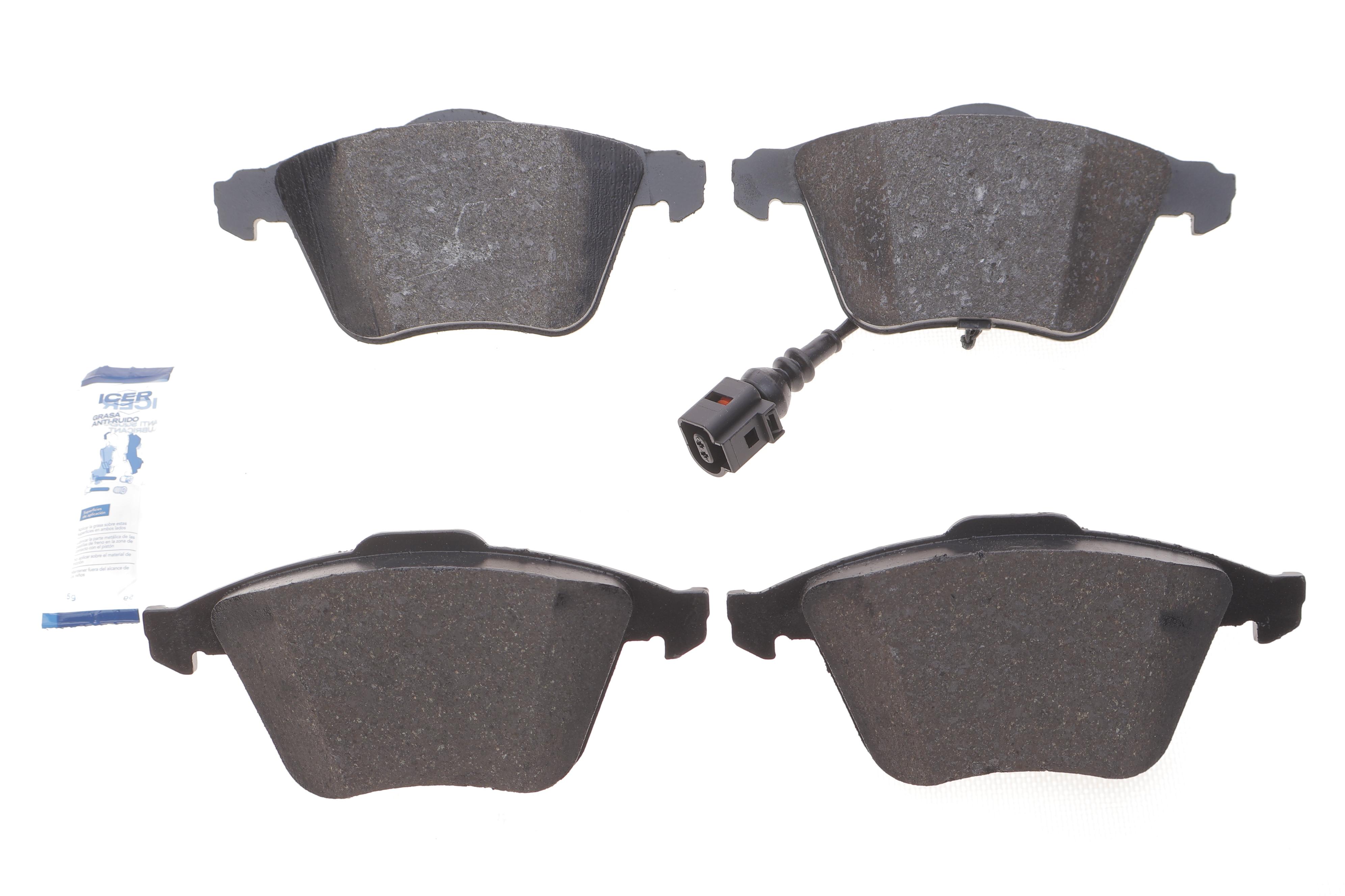 Колодки гальмівні (передні) Audi A3/TT/Skoda SuperB/VW Passat B6/B7/Golf IV-VI 02-15 (+датчик)