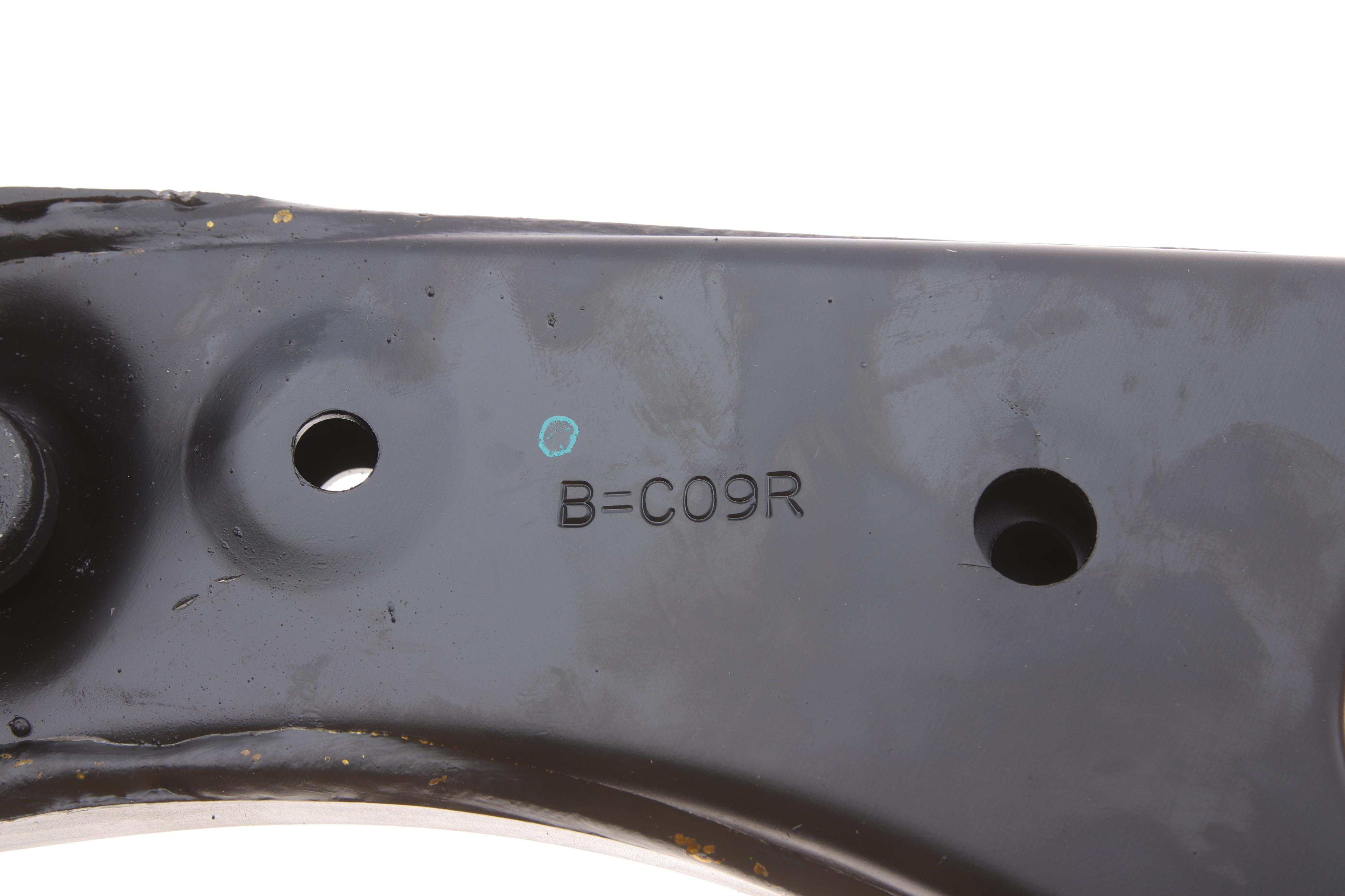 Важіль підвіски (передній/знизу) (R) Hyundai ix35/Kia Sportage 10-