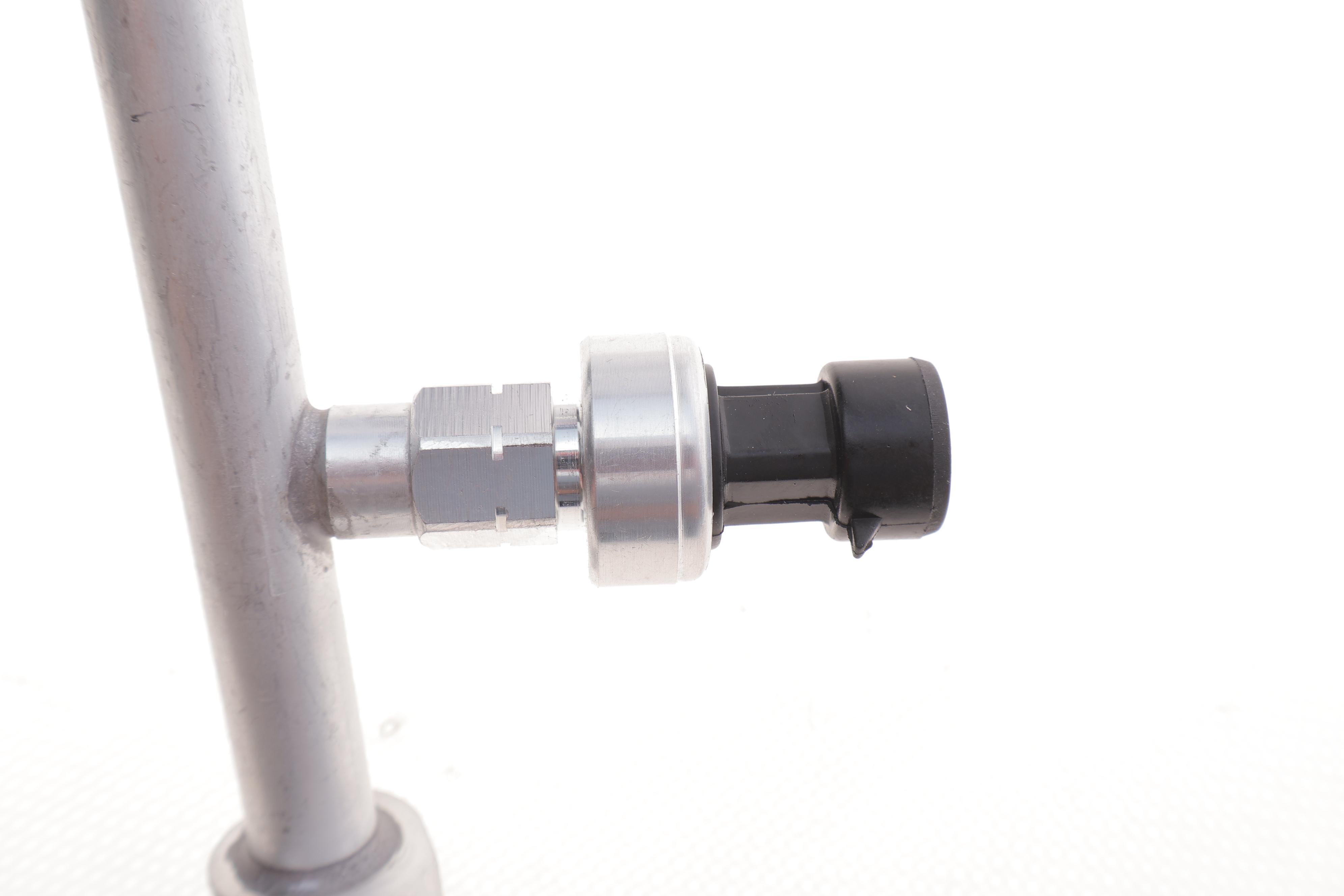 Трубка кондиціонера Renault Megane II/Scenic II 02-08 (конд.-осушувач)