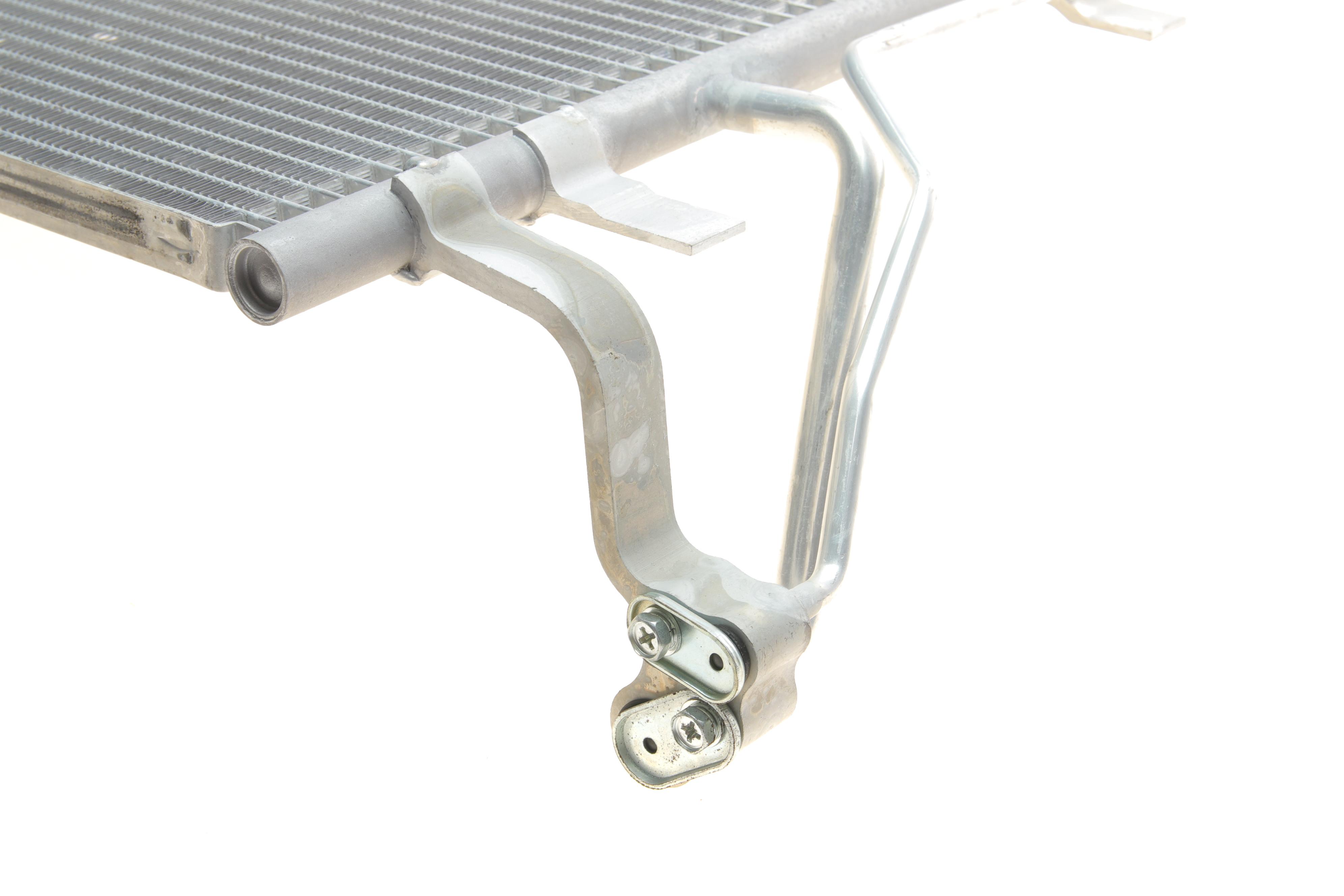 Радіатор кондиціонера (з осушувачем) Hyundai i30/Kia Ceed 1.6/2.0 07-12