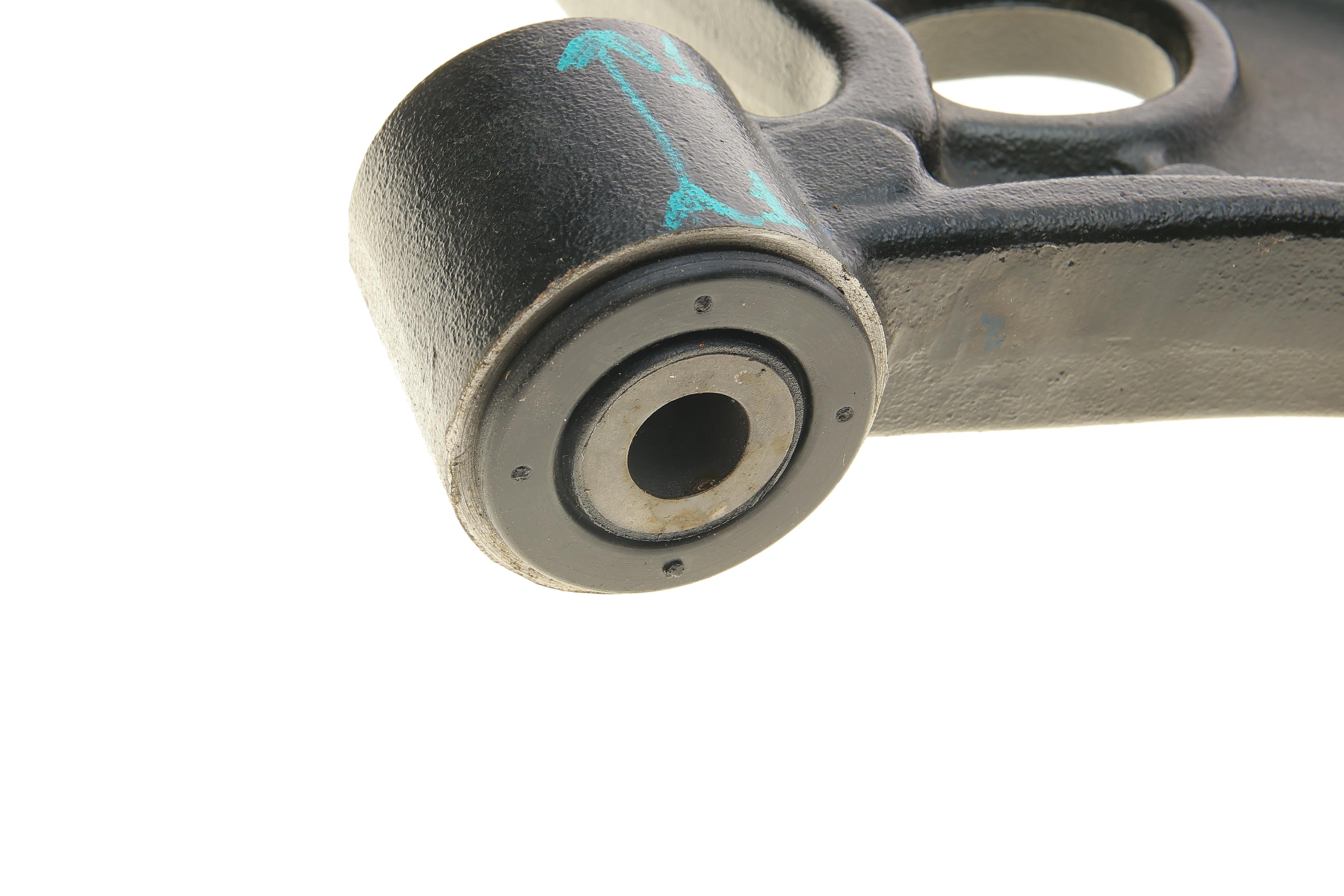 Важіль підвіски (передній/знизу) (L) Renault Master 2.3 dCi 11-