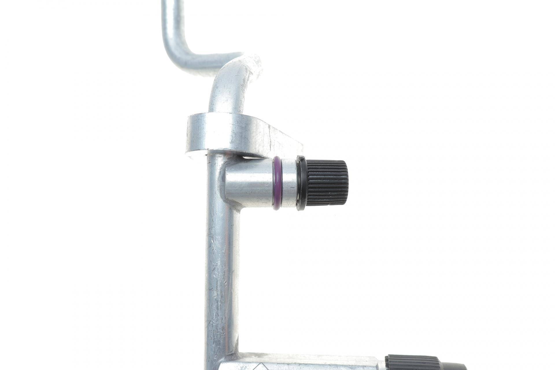 Трубка кондиціонера Skoda Octavia/VW Golf IV 96-10