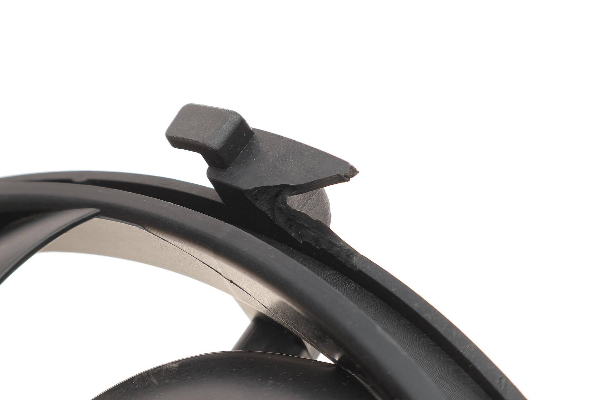 Вентилятор радіатора (електричний) Audi A4/A6 2.5/2.7D 97-05(пошкоджене кріплення)