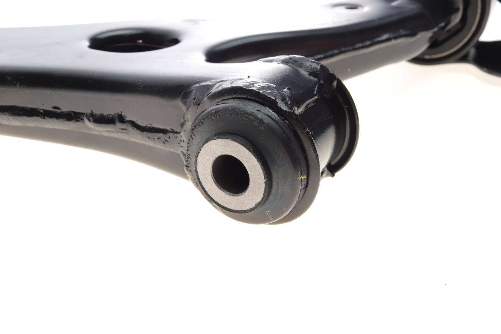 Важіль підвіски (передній/знизу) (R) Ford C-Max 07-10/Focus/Volvo C30/C70/S40/V50 04-12 (з кульовою)