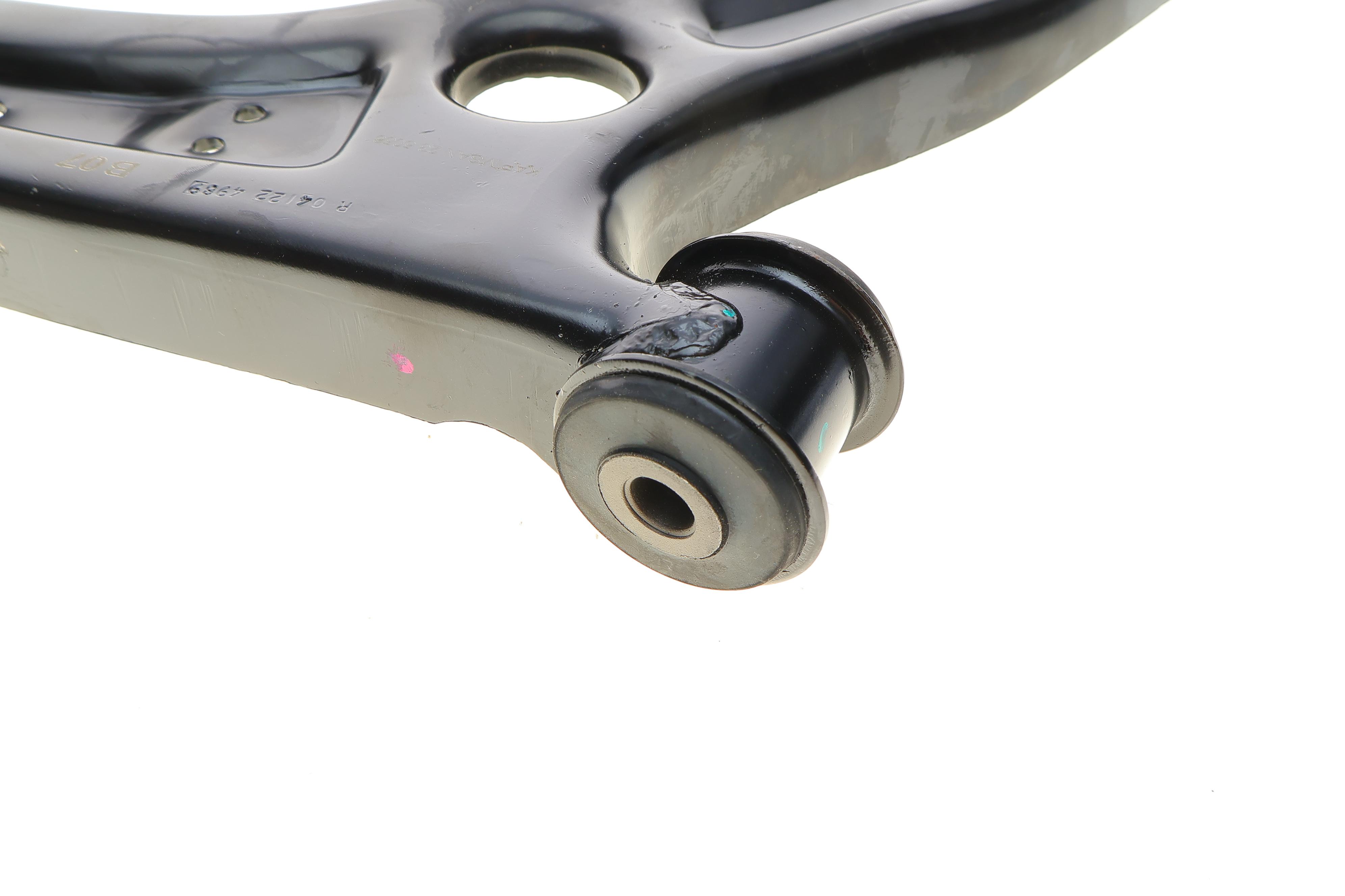 Важіль підвіски (передній/знизу) (R) VW Passat 10-