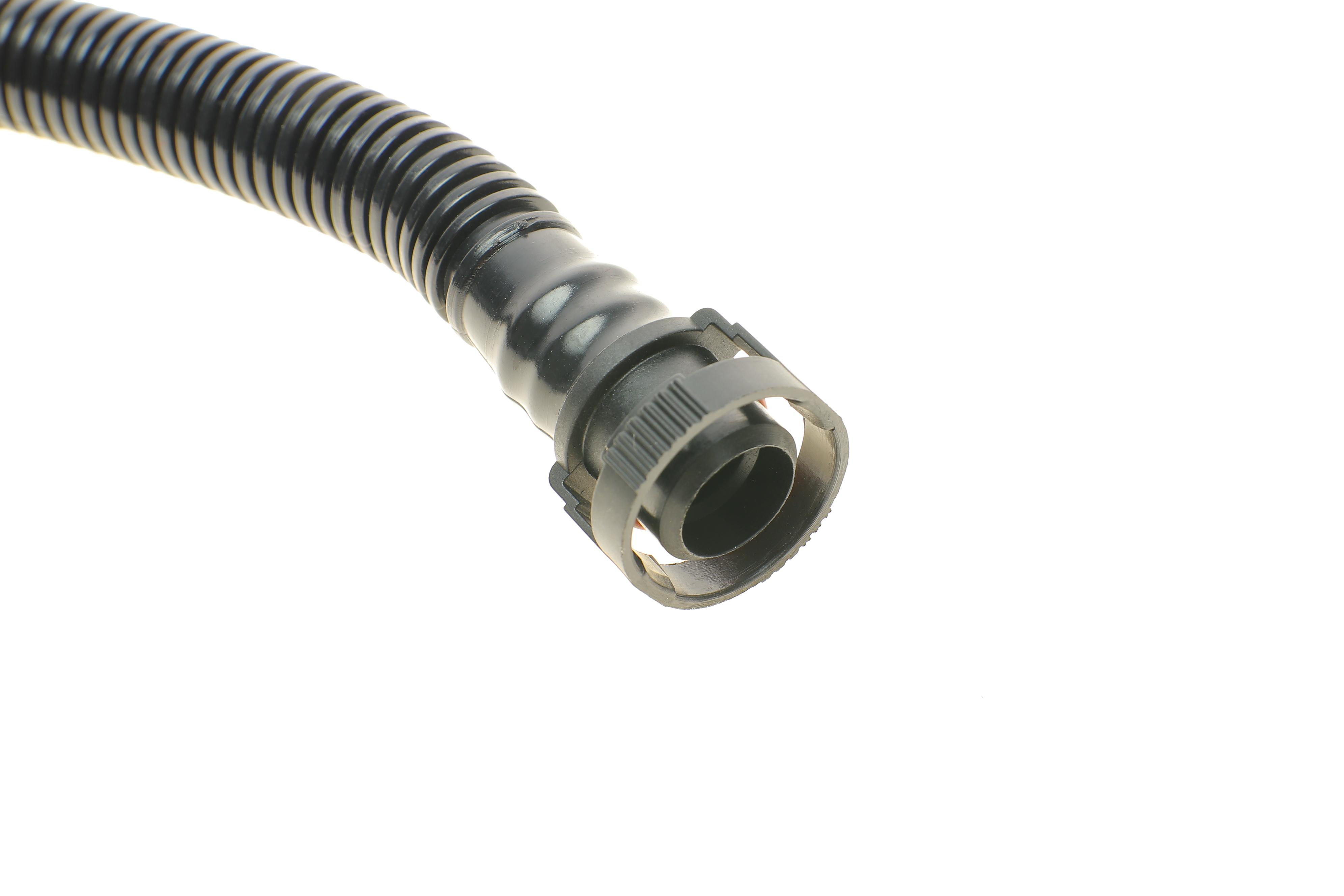 Патрубок вентиляции картера VW Golf V/Passat 2.0 GTI/FSI 04-10