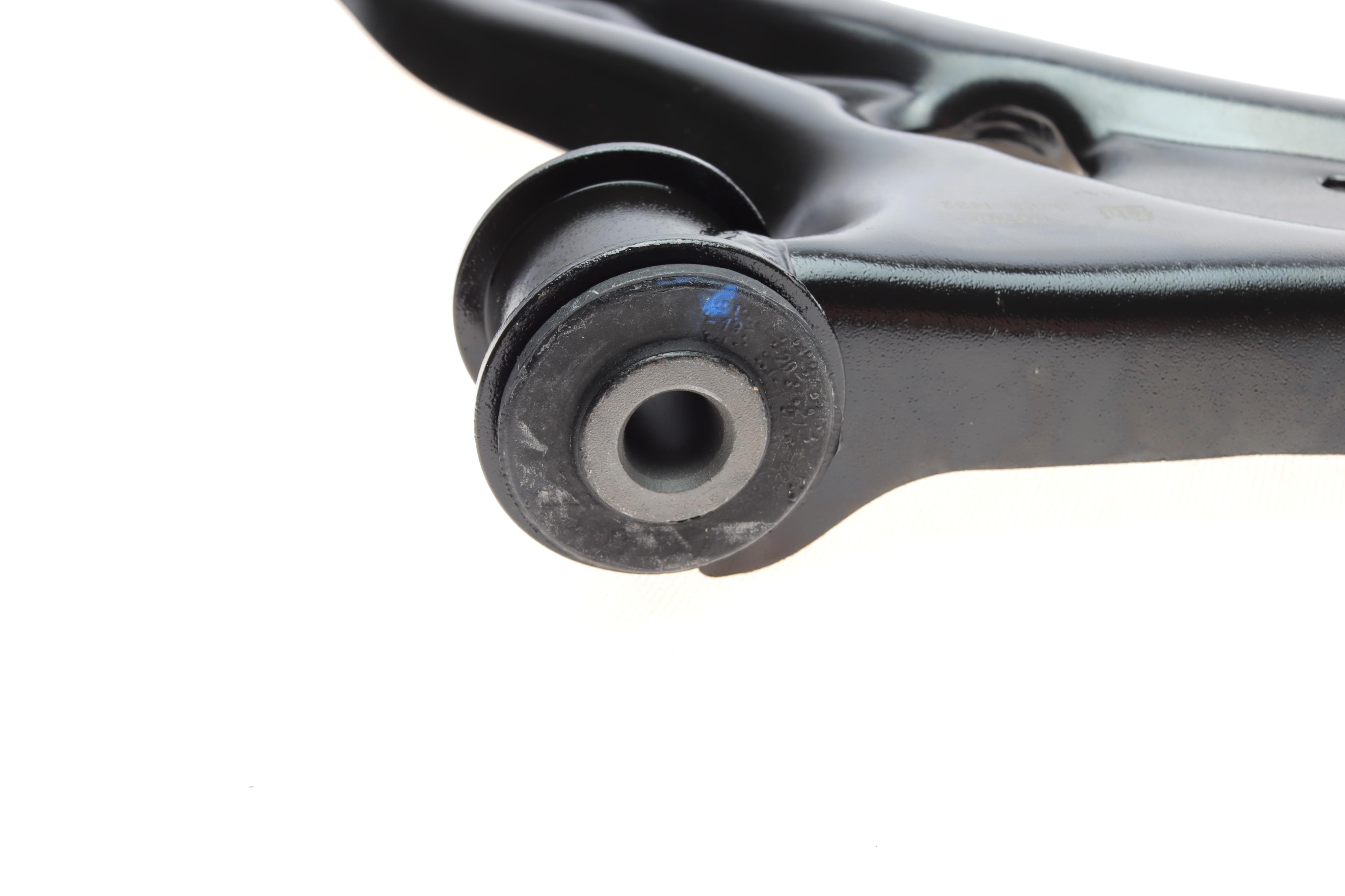 Важіль підвіски (передній/знизу) (L) VW Passat 10-