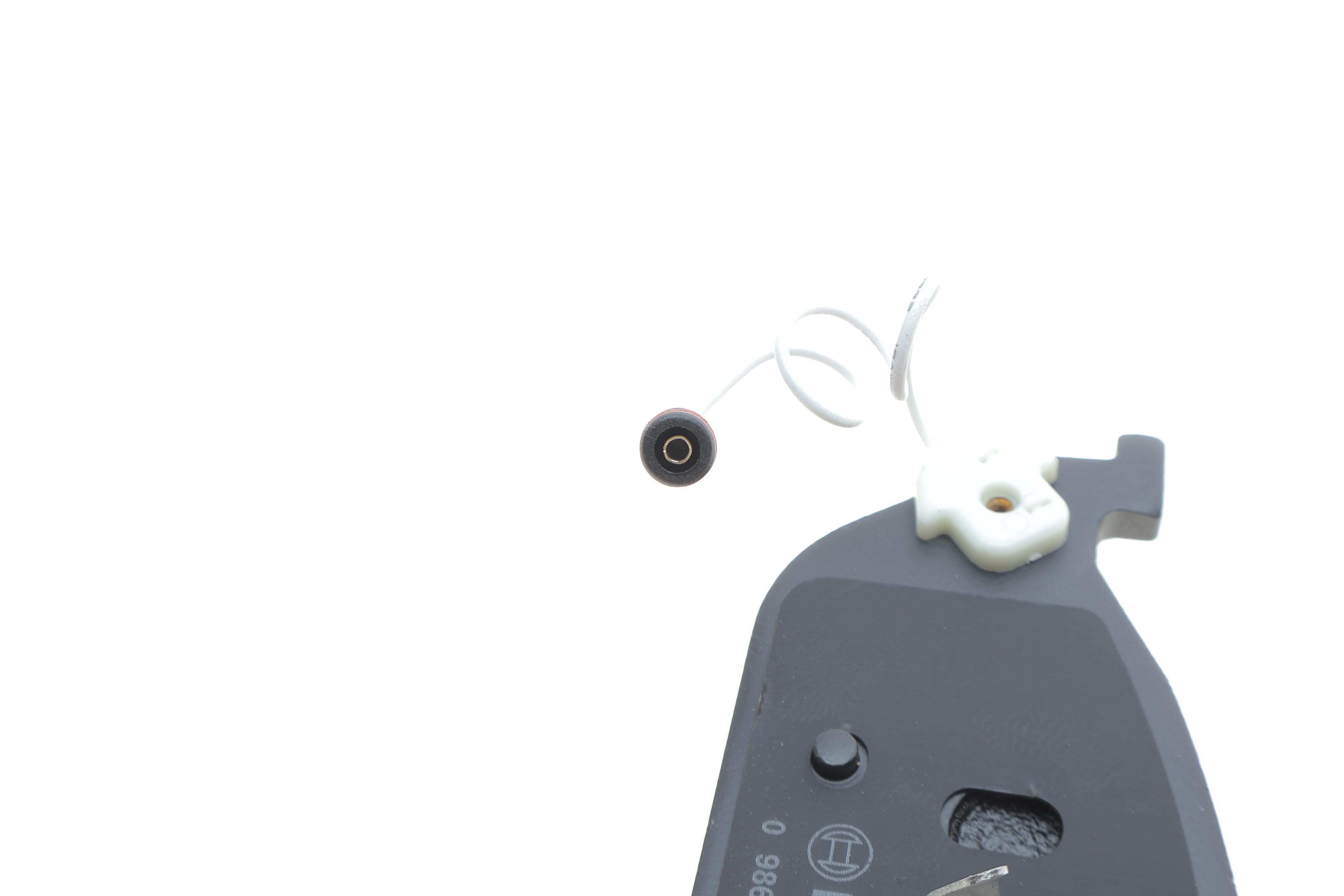 Колодки гальмівні (передні) MB M-class (W163) 98-05 (+датчик)