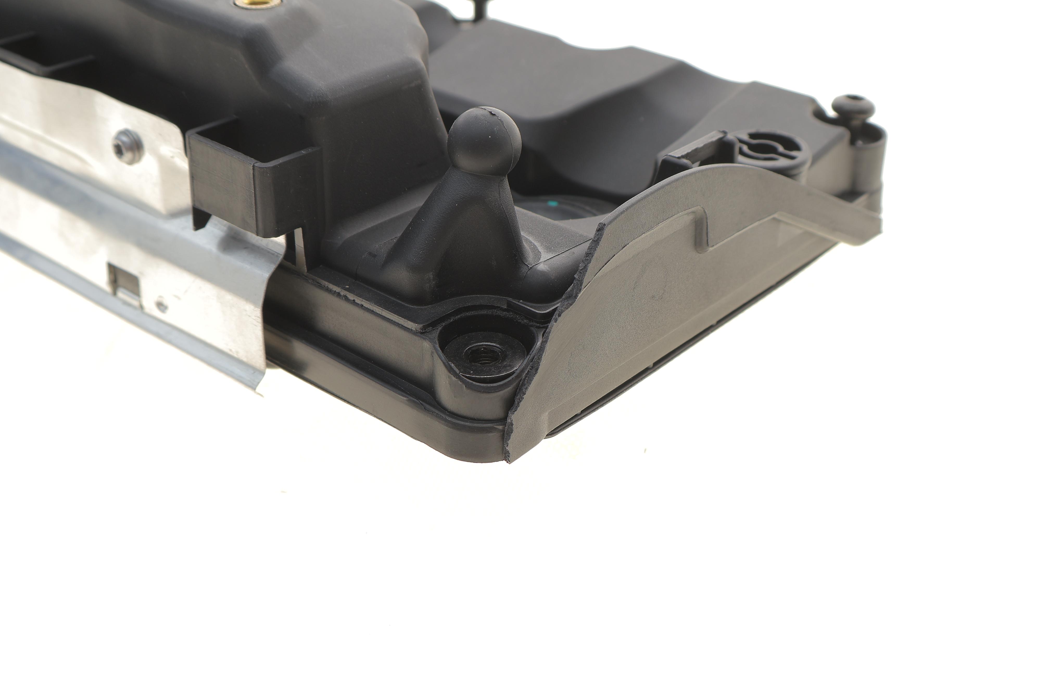 Крышка клапанов VW Caddy/Passat 2.0TDI 14-(незначительное повреждение)