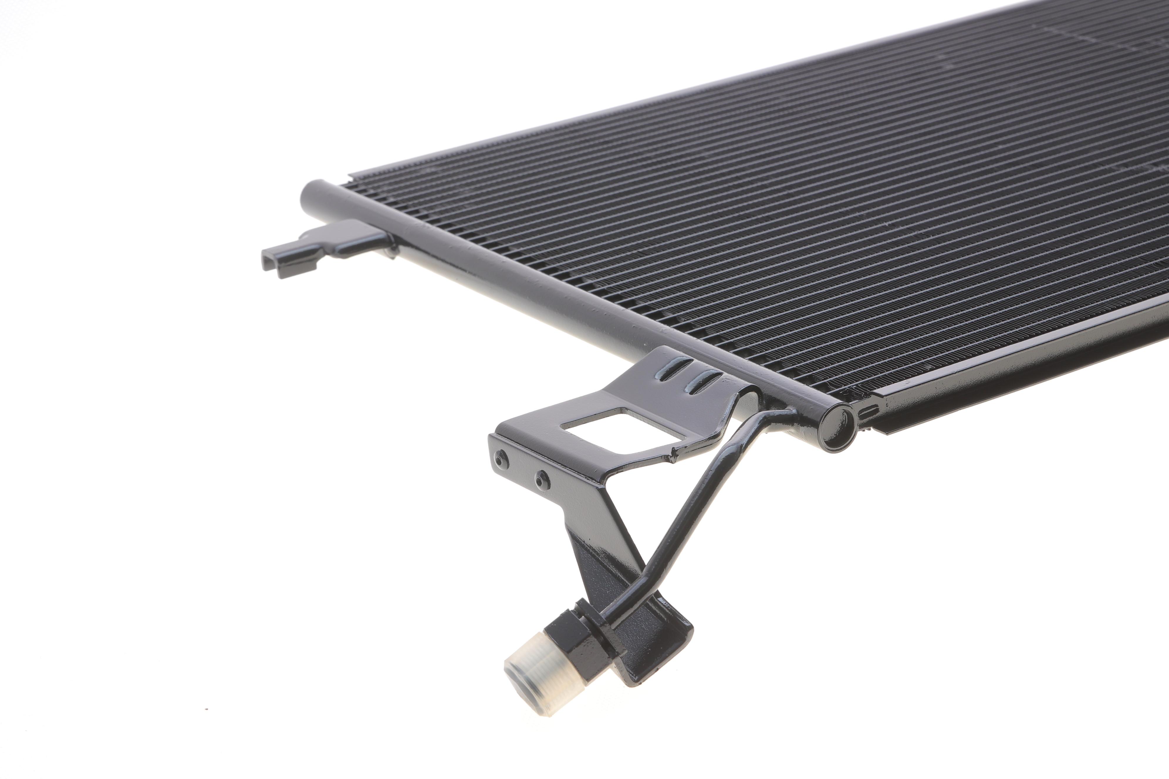 Радіатор кондиціонера (з осушувачем) VW Crafter 2.0D 16-