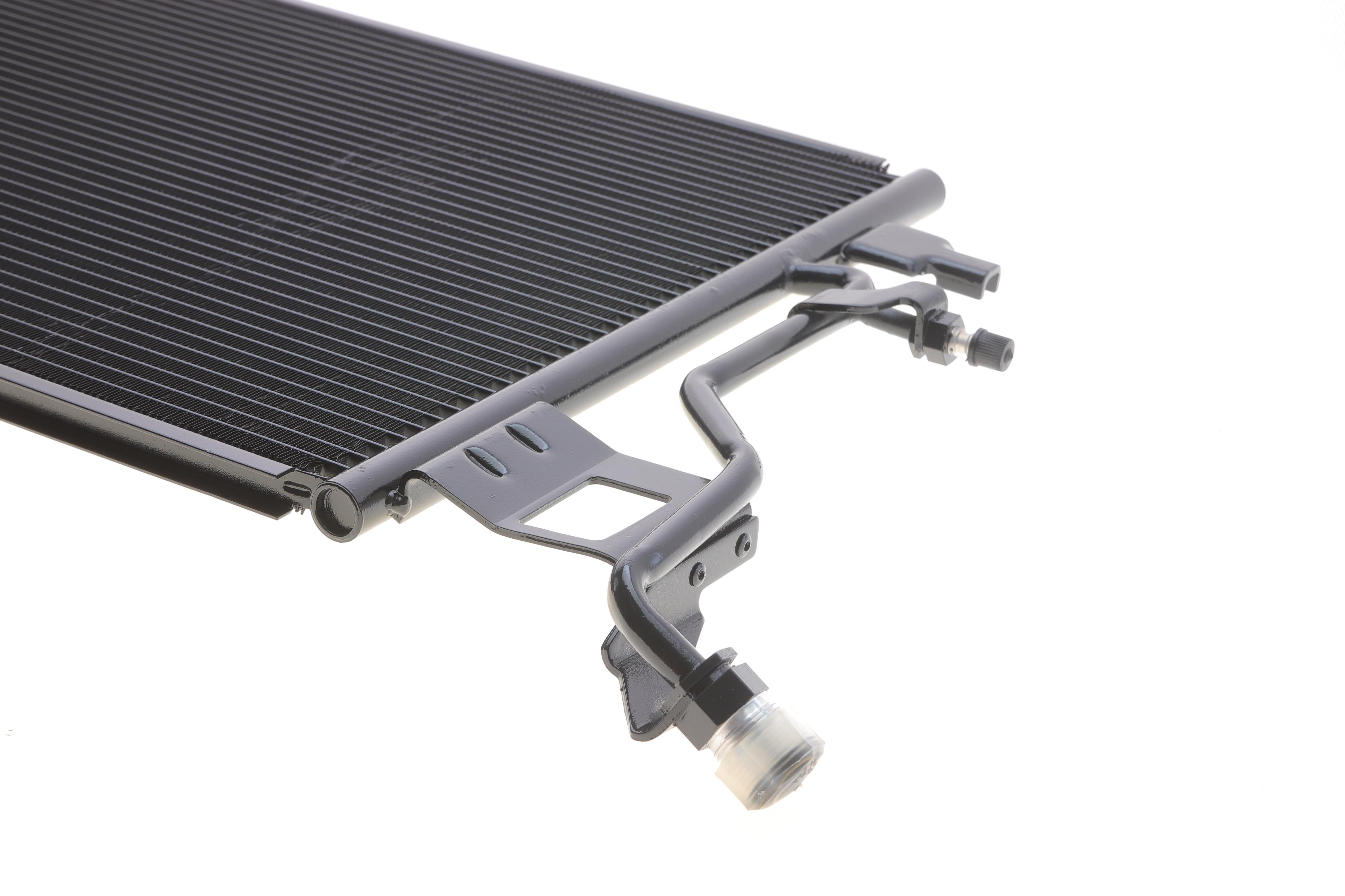 Радіатор кондиціонера (з осушувачем) VW Crafter 2.0D 16-