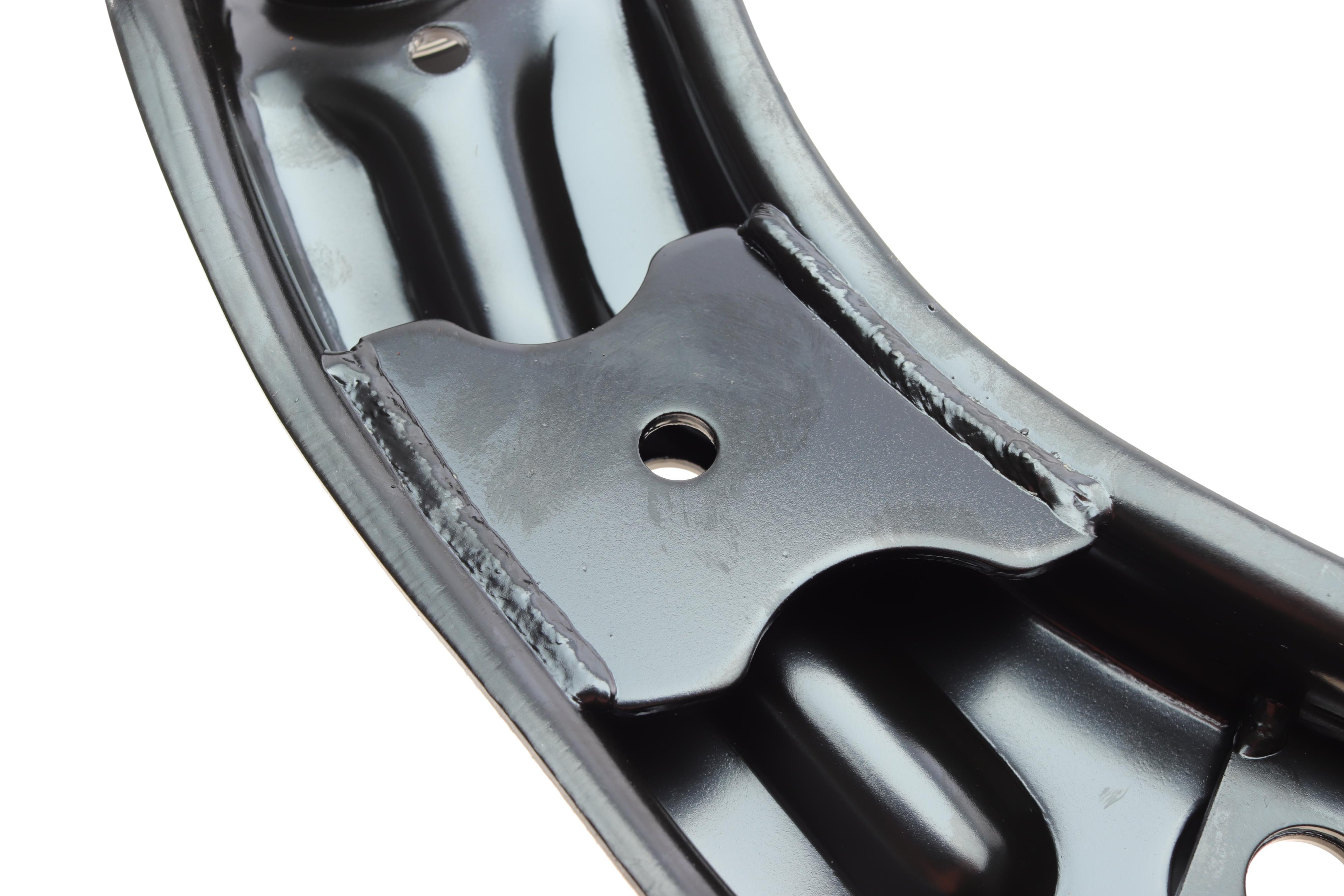 Важіль підвіски (передній) (L) Nissan Almera 00-06