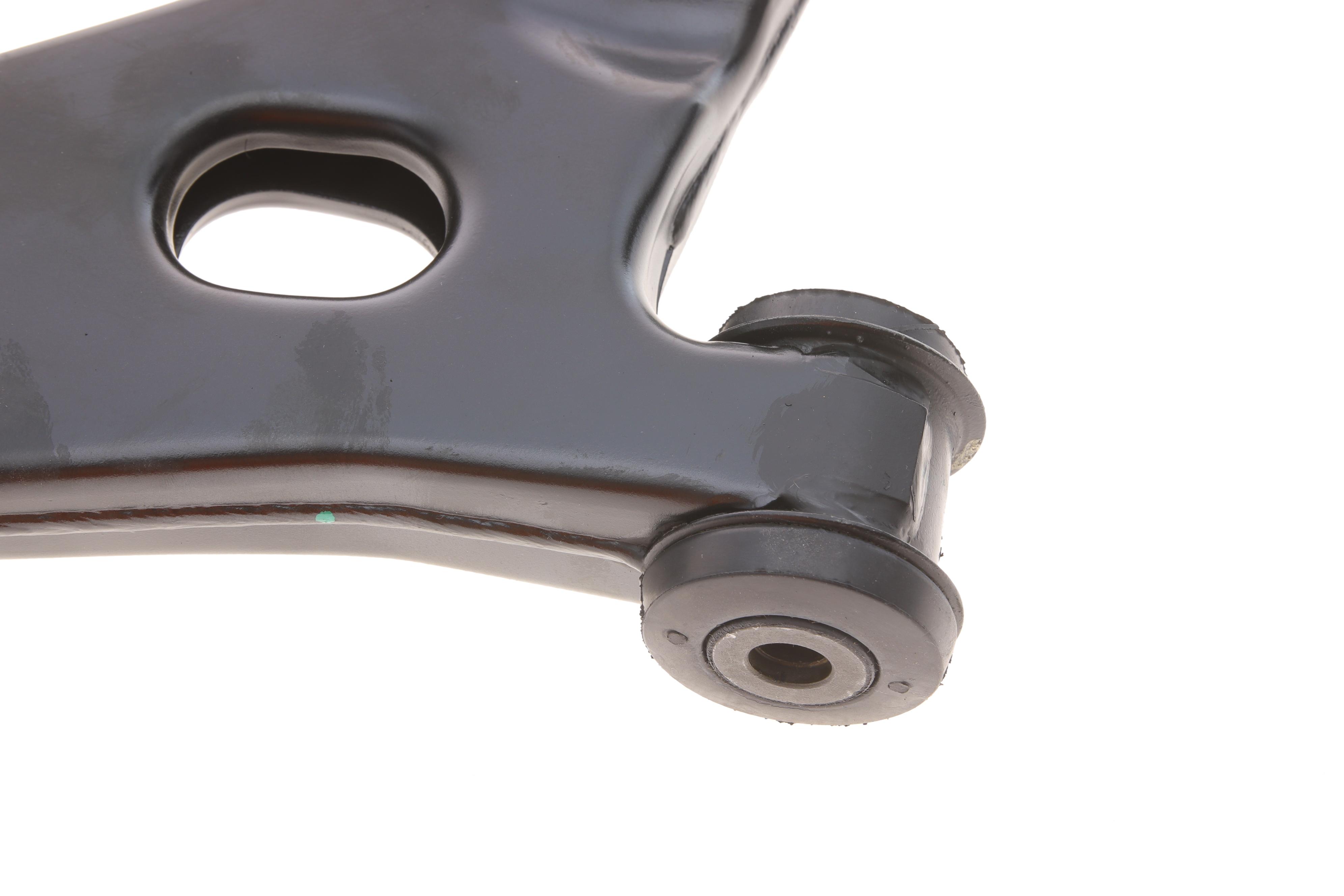 Важіль підвіски (передній/знизу) (L) Ford Focus 98-04 (з кульовою)