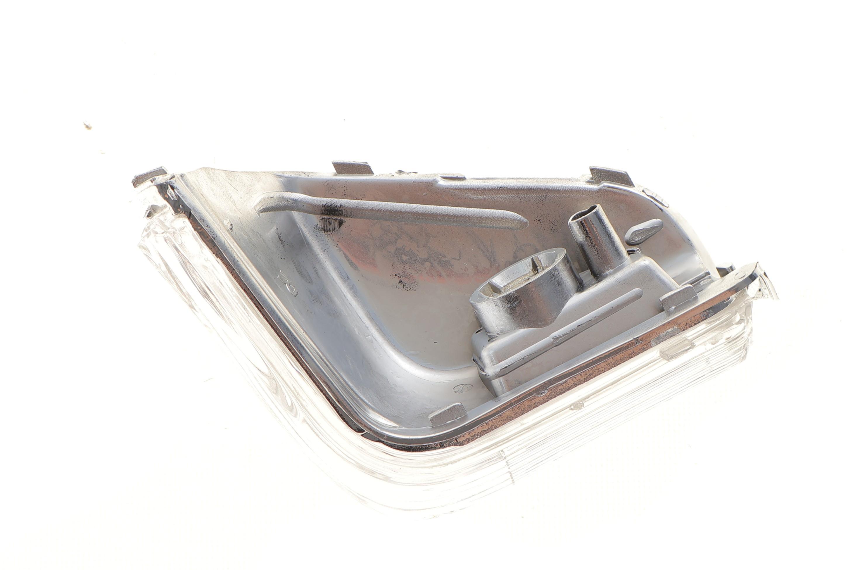 Повторитель поворота на зеркало MB Sprinter/VW Crafter 06- (R) (незначительное повреждение)