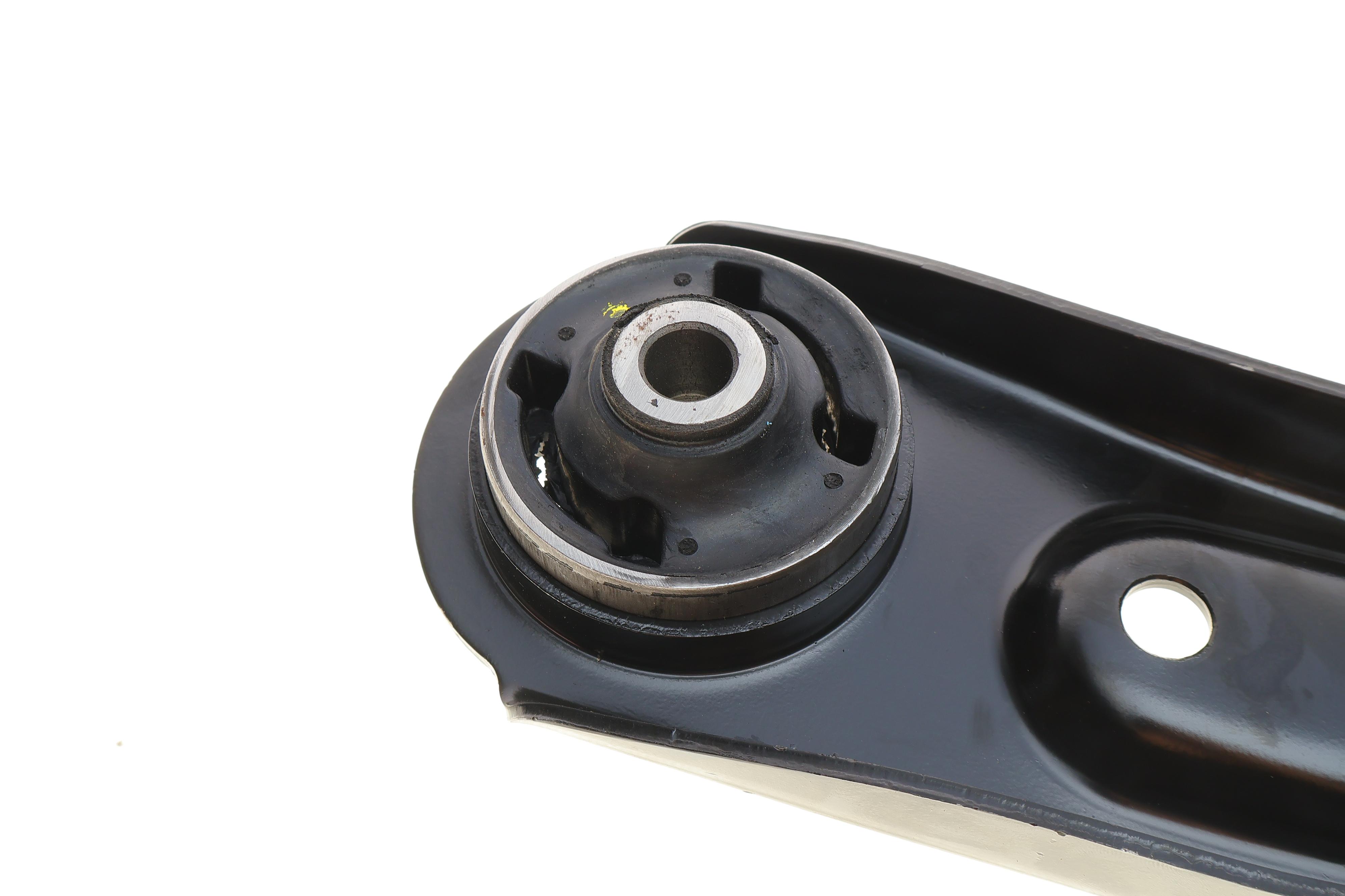 Важіль підвіски (передній/знизу) (R) Hyundai Elantra 16-